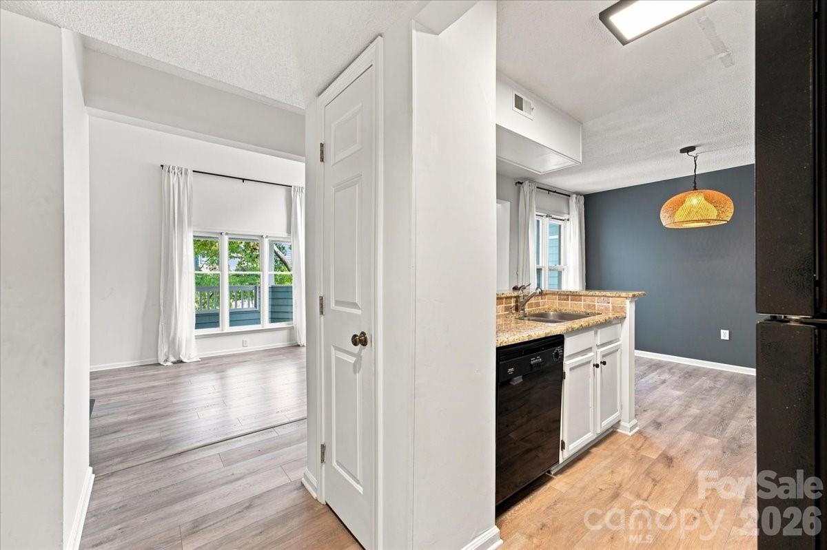 419 W 8th Street 59 Property Photo 15