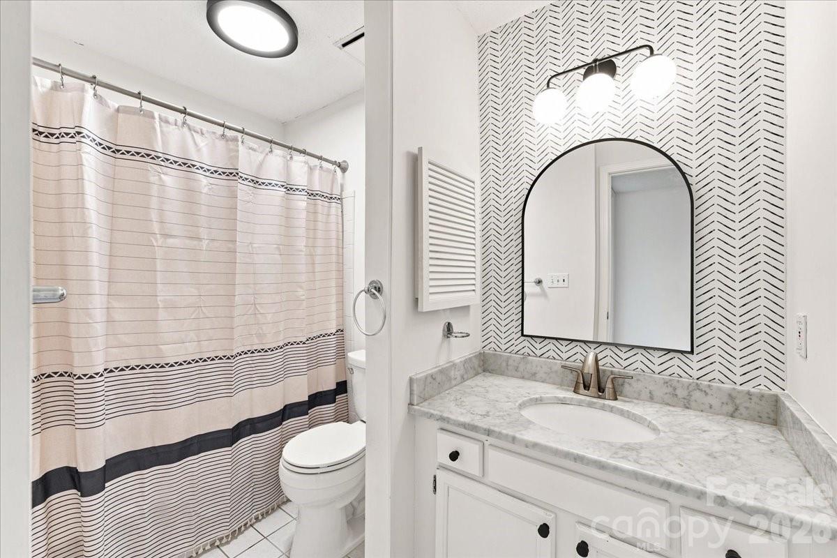 419 W 8th Street 59 Property Photo 16