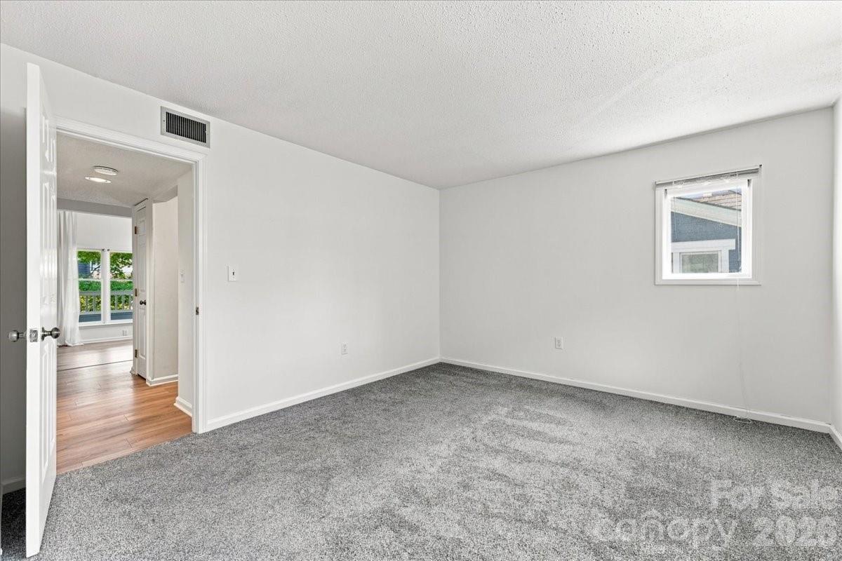 419 W 8th Street 59 Property Photo 31