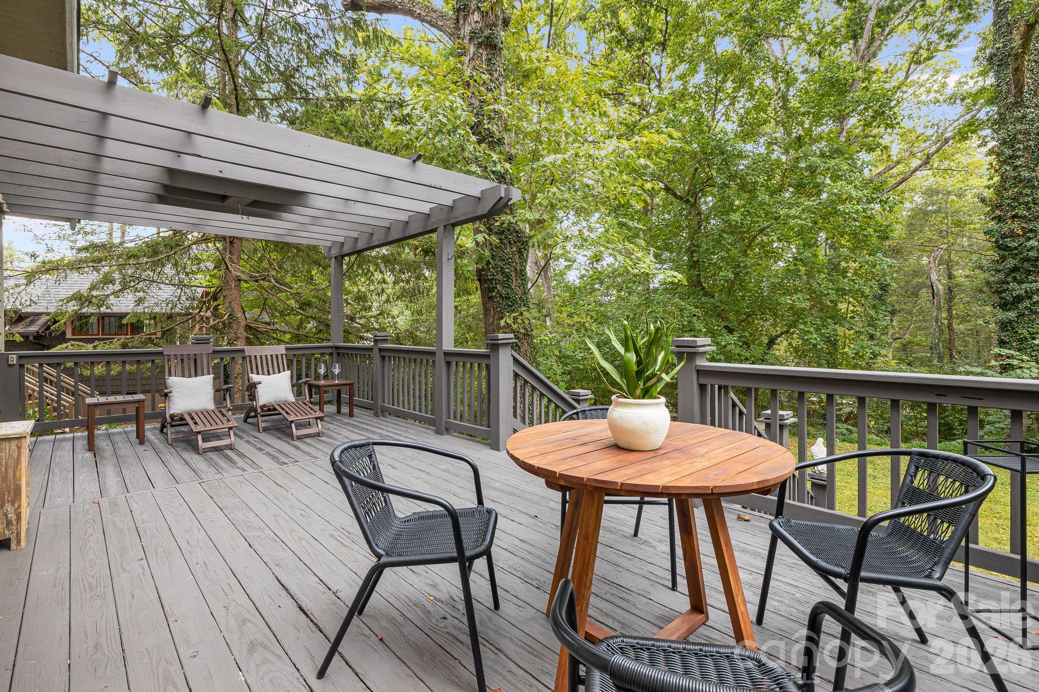 15 Rosewood Avenue Property Photo 16