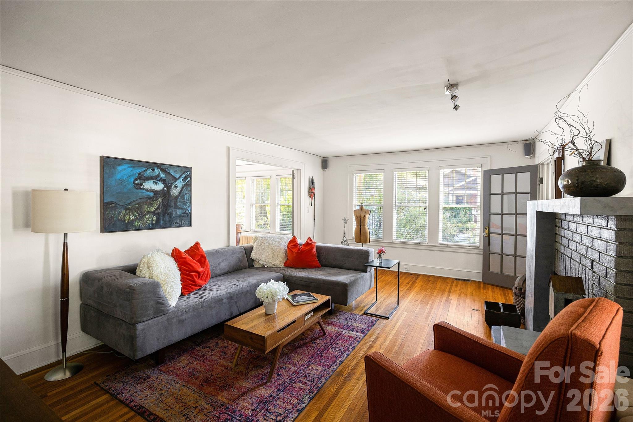 1900 Thomas Avenue Property Photo 4