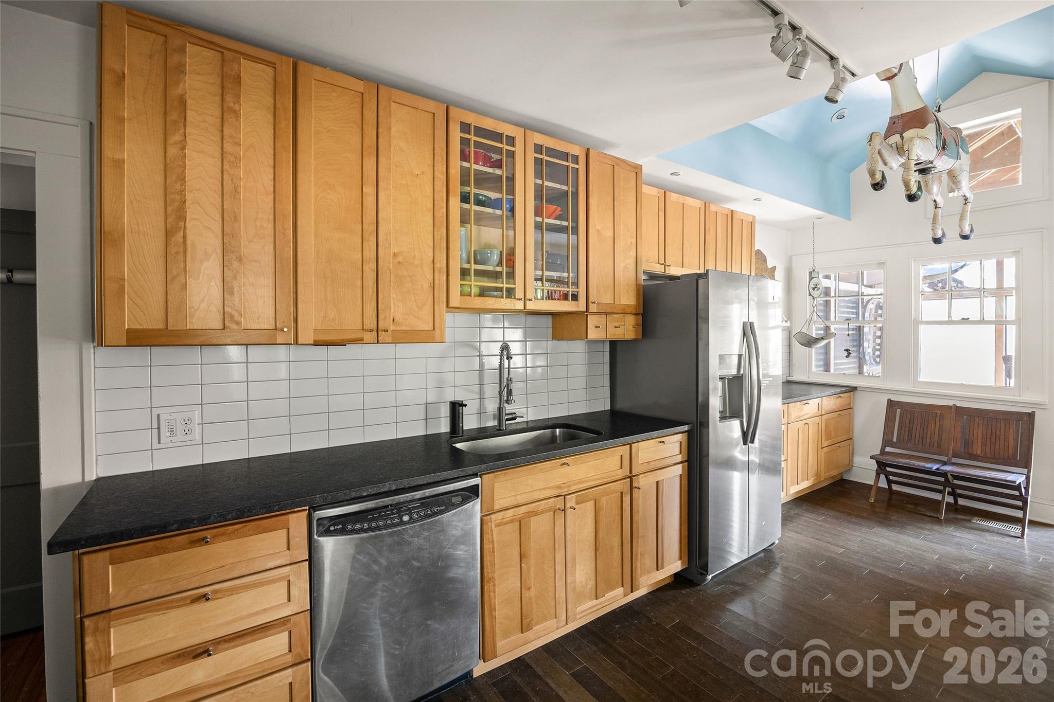 1900 Thomas Avenue Property Photo 10