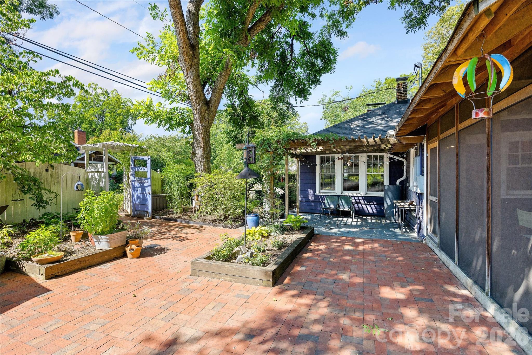 1900 Thomas Avenue Property Photo 22