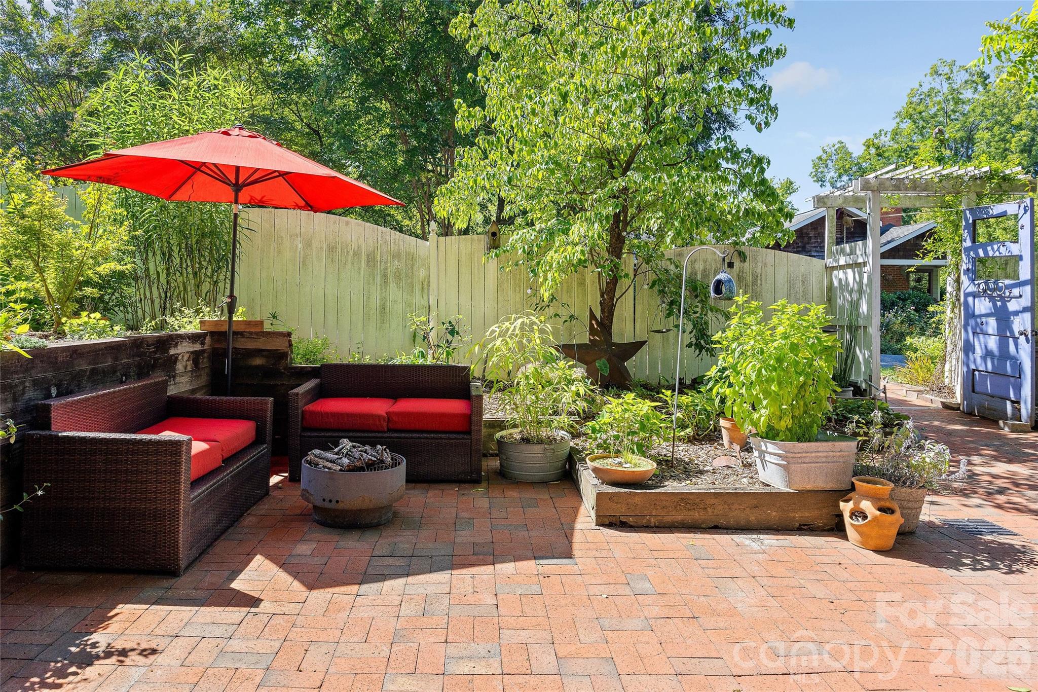 1900 Thomas Avenue Property Photo 24