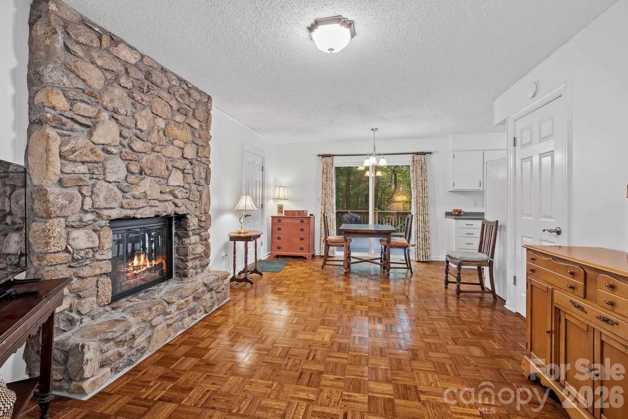 2 Brae Burn Way Property Photo 5