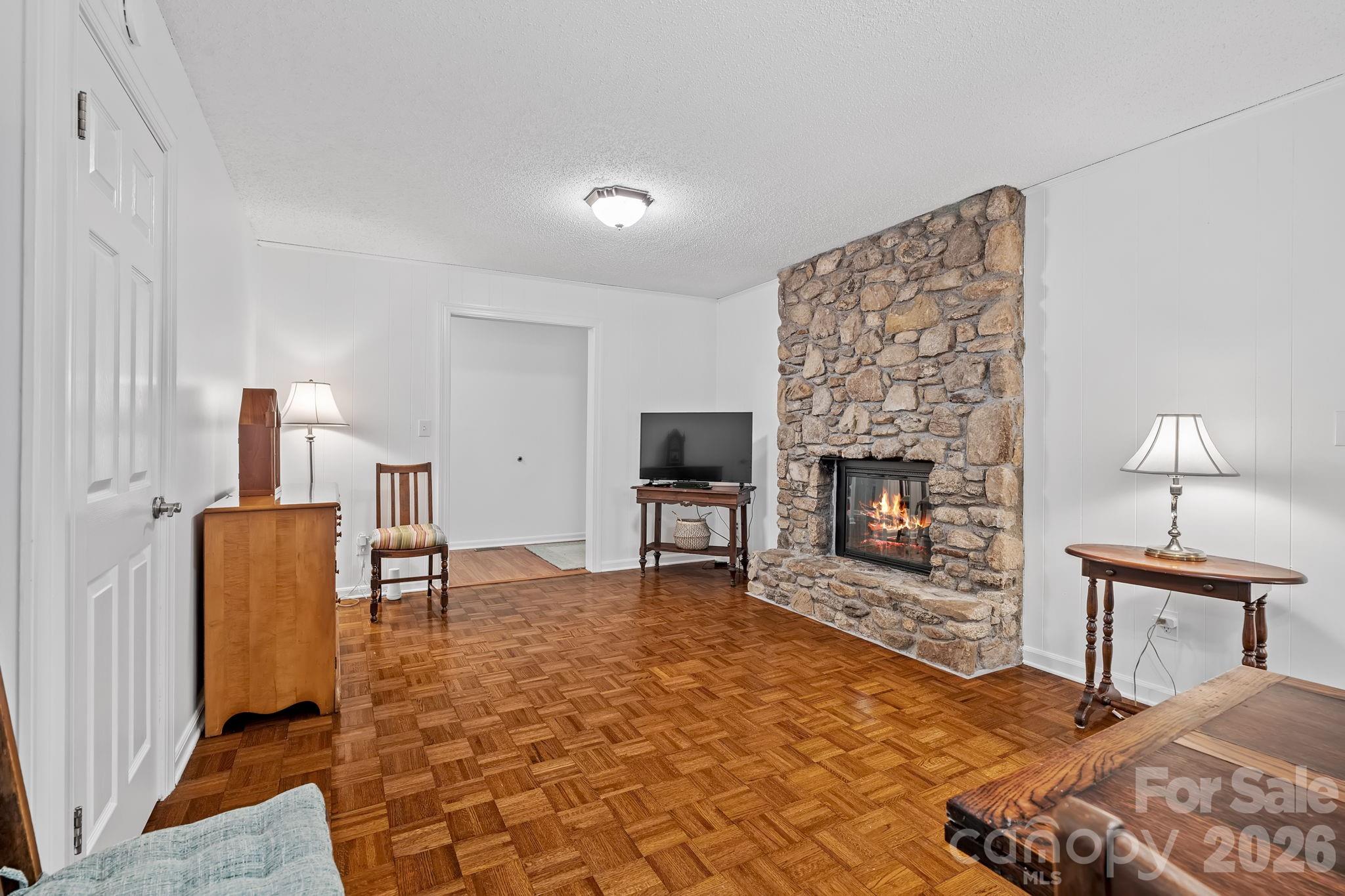 2 Brae Burn Way Property Photo 6