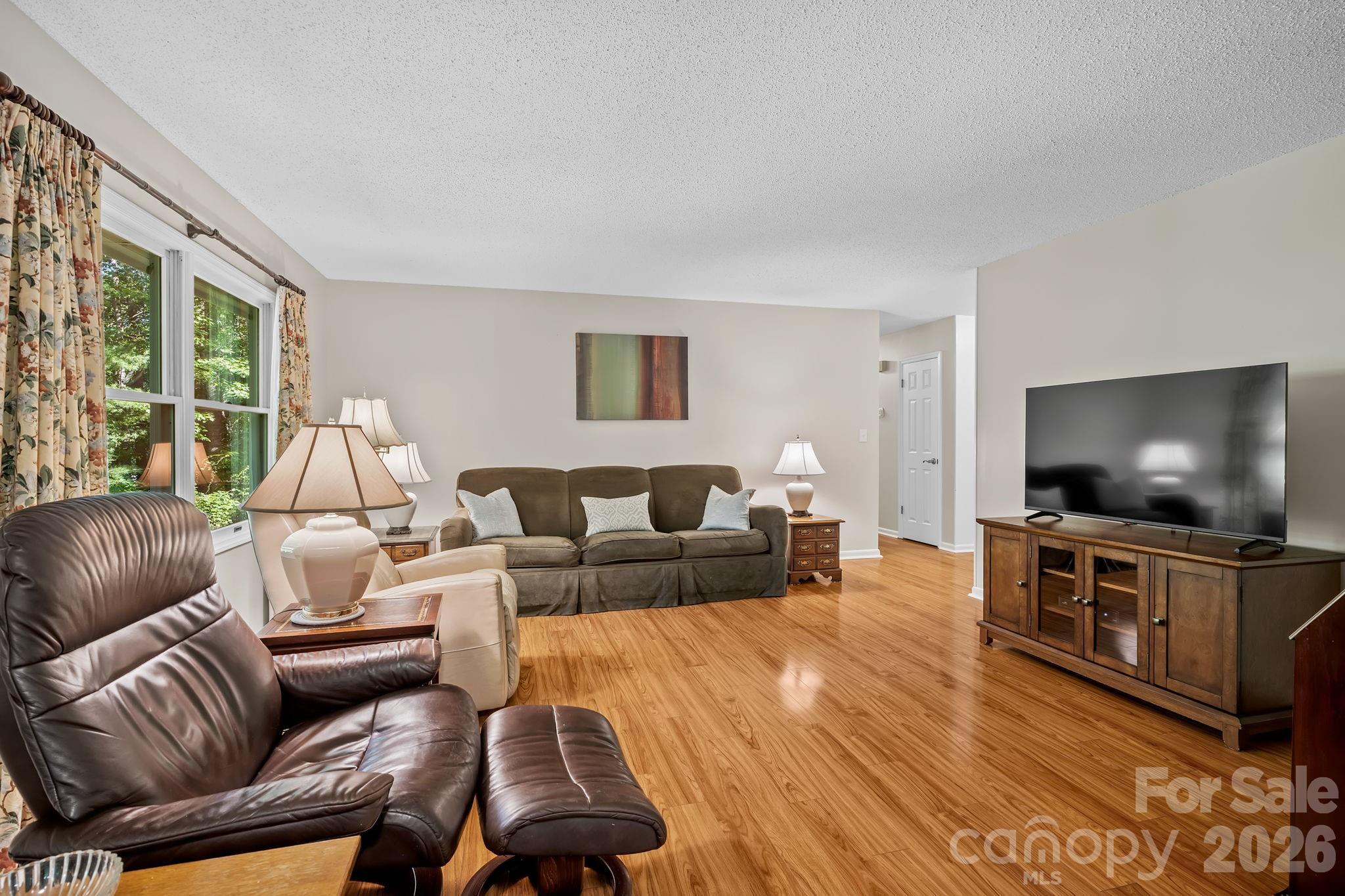 2 Brae Burn Way Property Photo 8