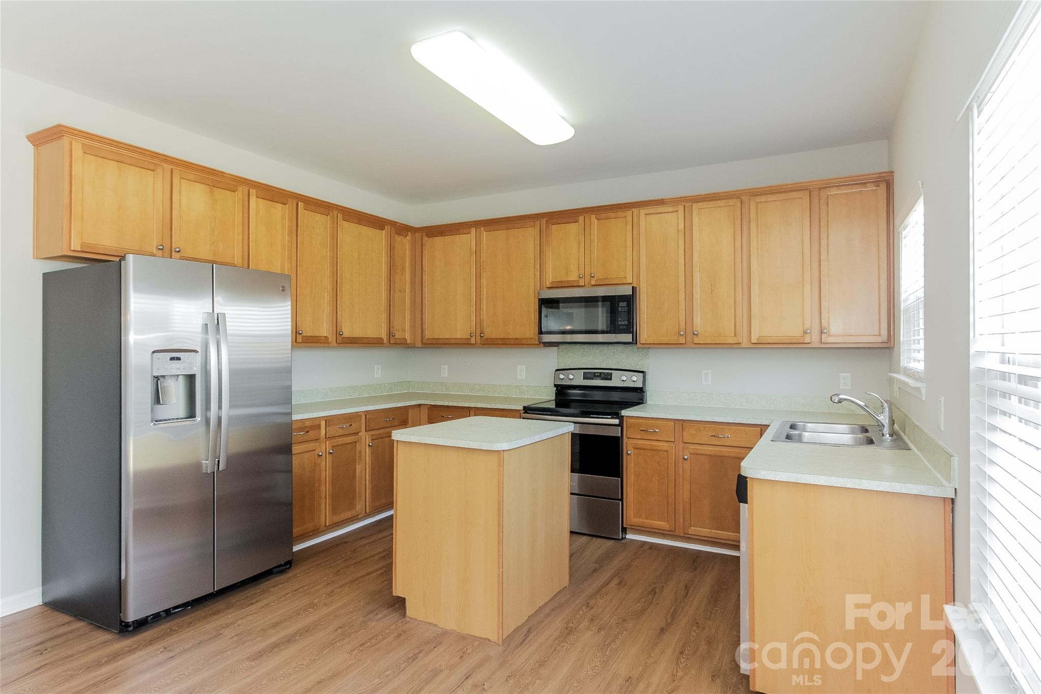 704 Perth Drive Property Photo 4