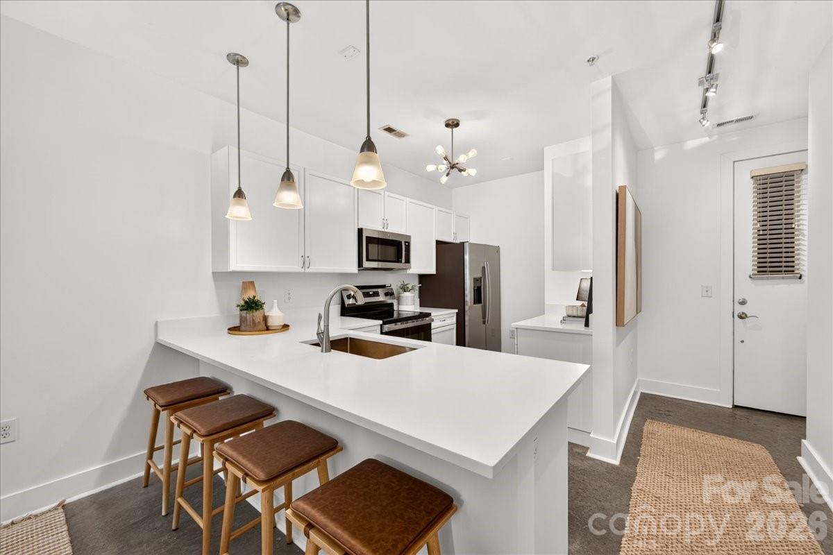 1101 W 1st Street 104 Property Photo 6