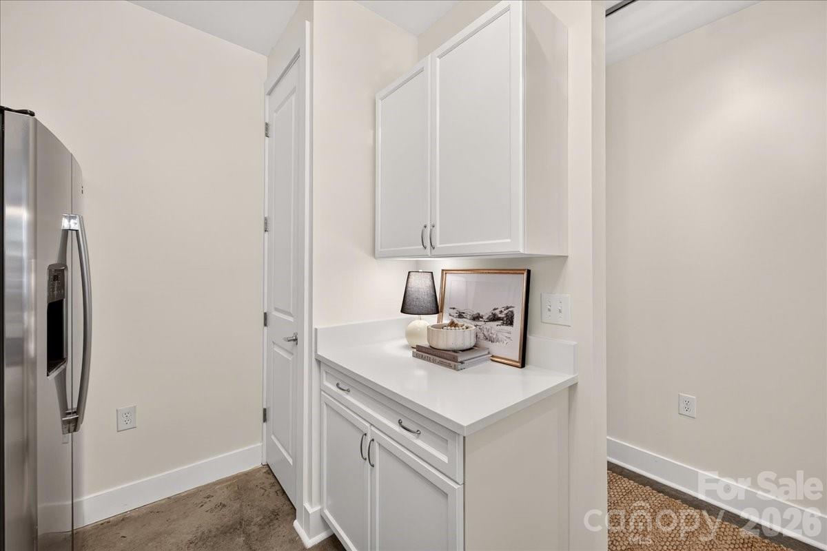 1101 W 1st Street 104 Property Photo 10