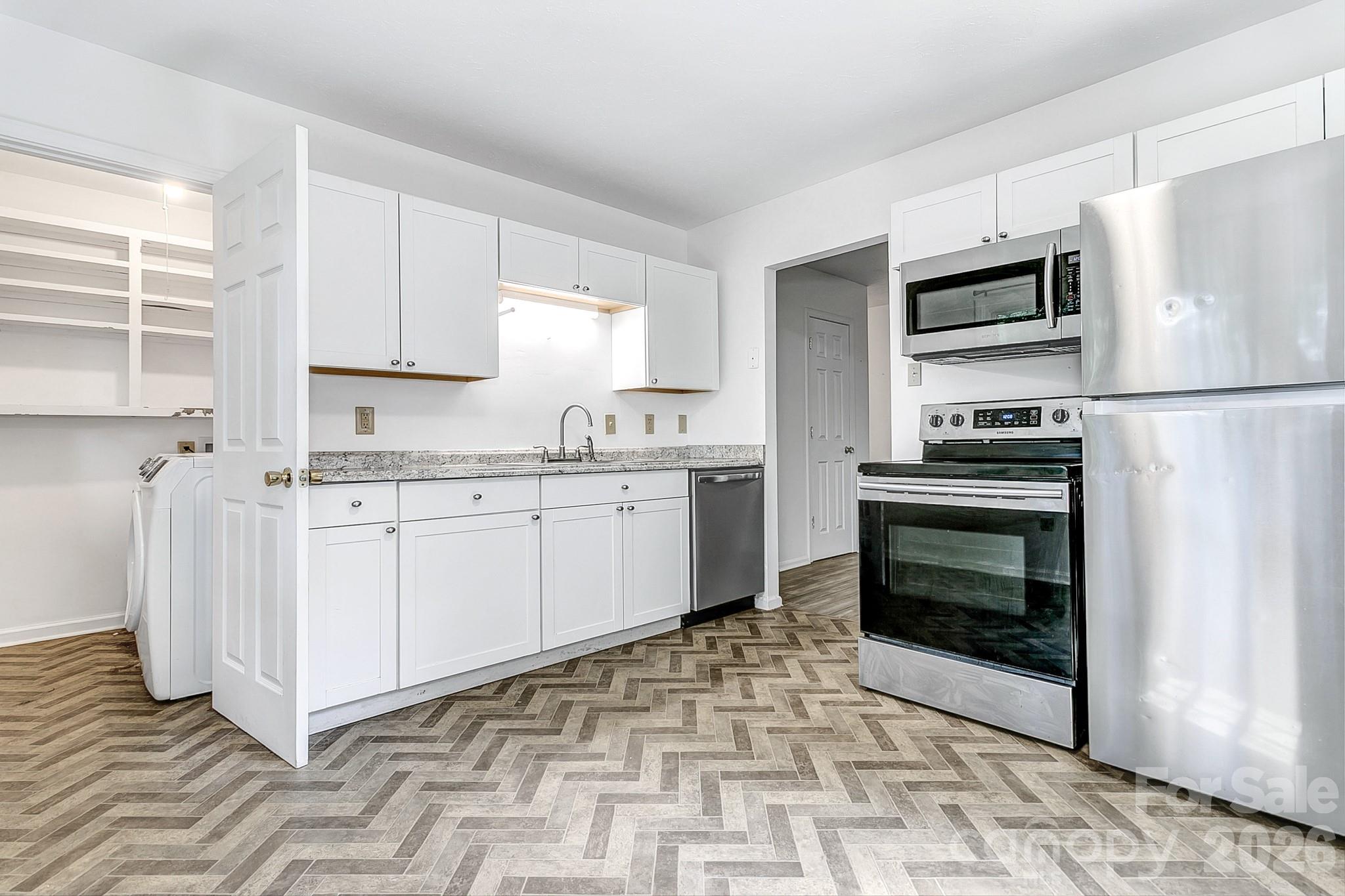 16 Merlin Way Property Photo 3