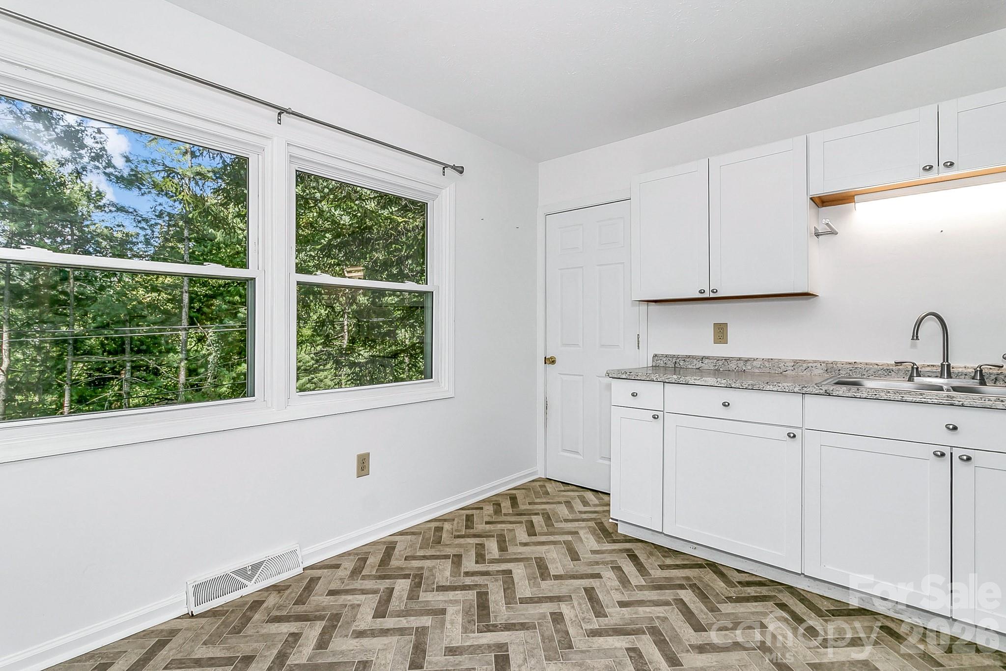 16 Merlin Way Property Photo 6