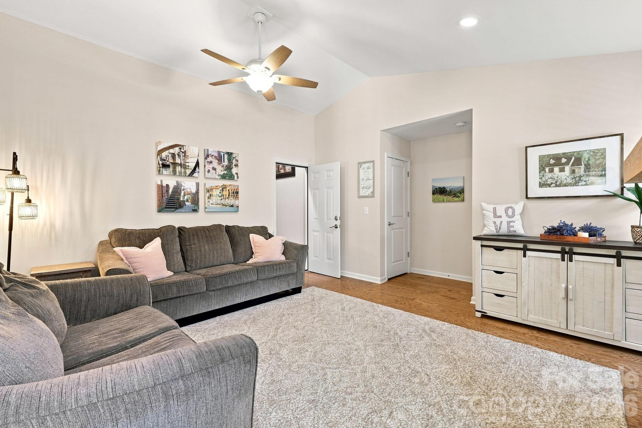 72 Sunny Meadows Boulevard Property Photo 6