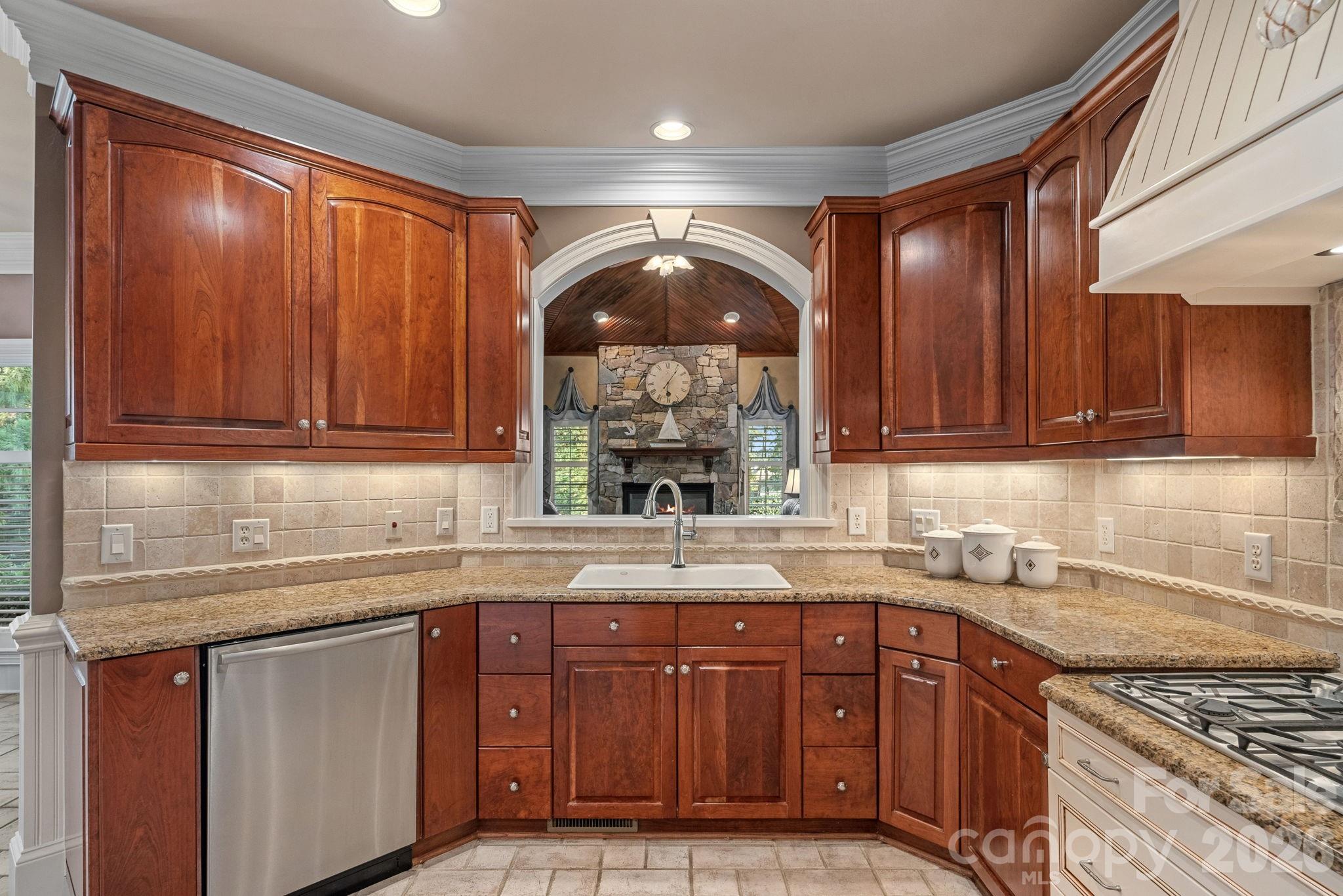 18350 Invergordon Lane Property Photo 14