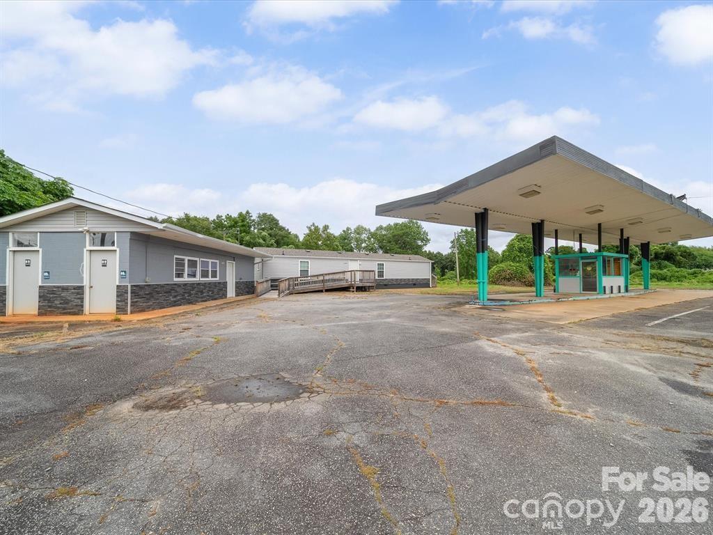 1168 W Main Street Property Photo 1
