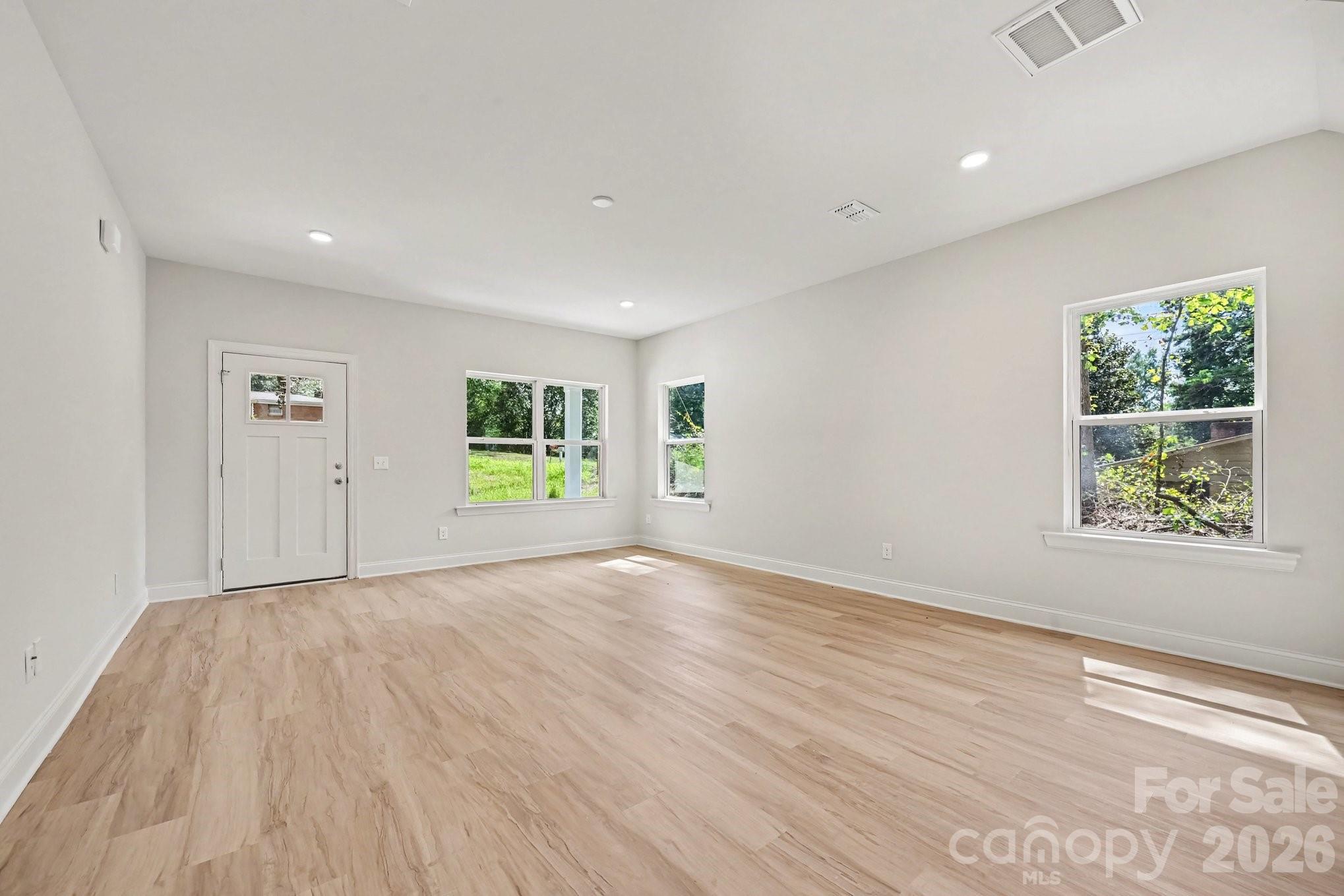 2883 Loviee Road Property Photo 5