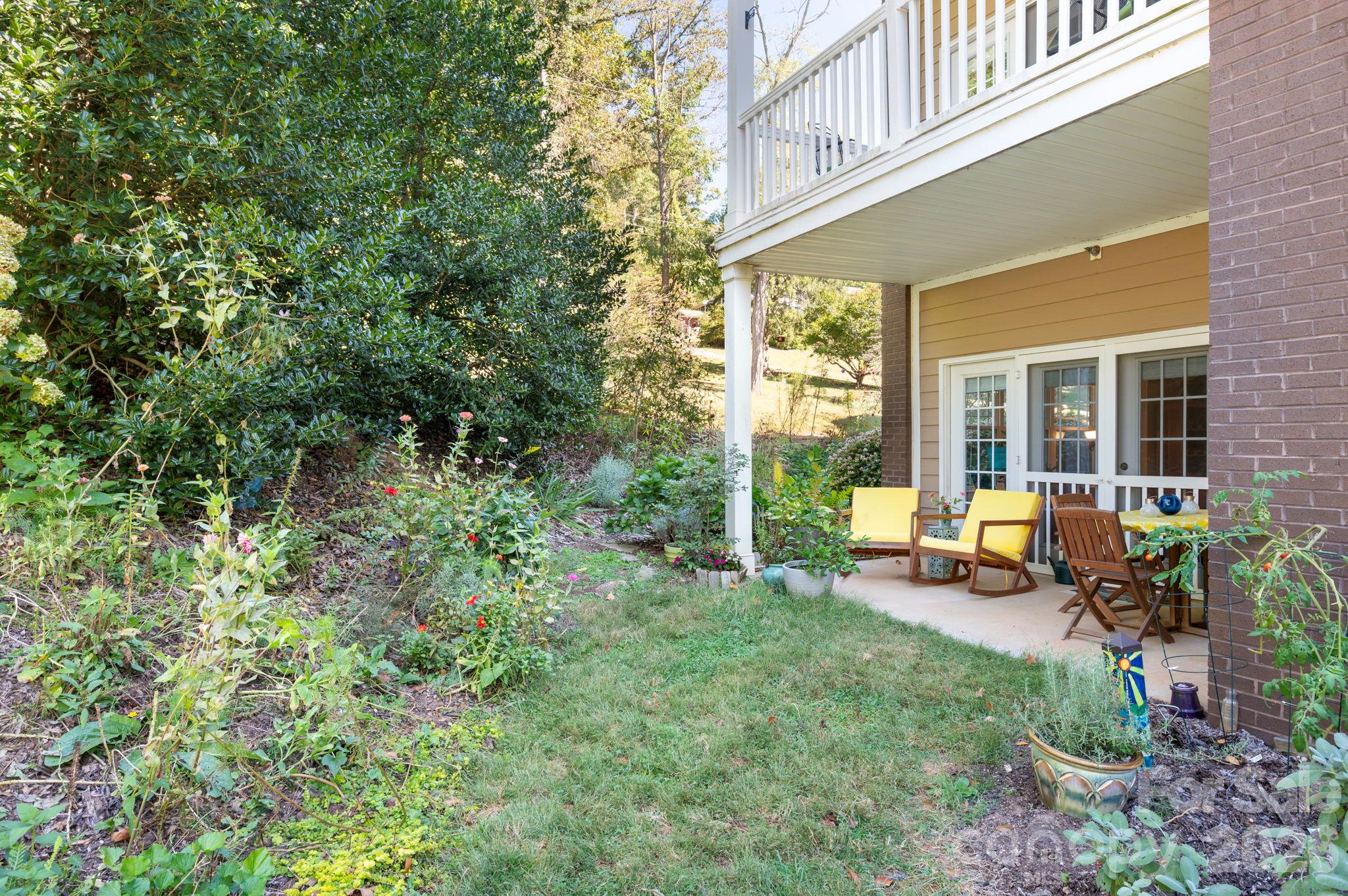 40 Hyannis Drive 203 Property Photo 5