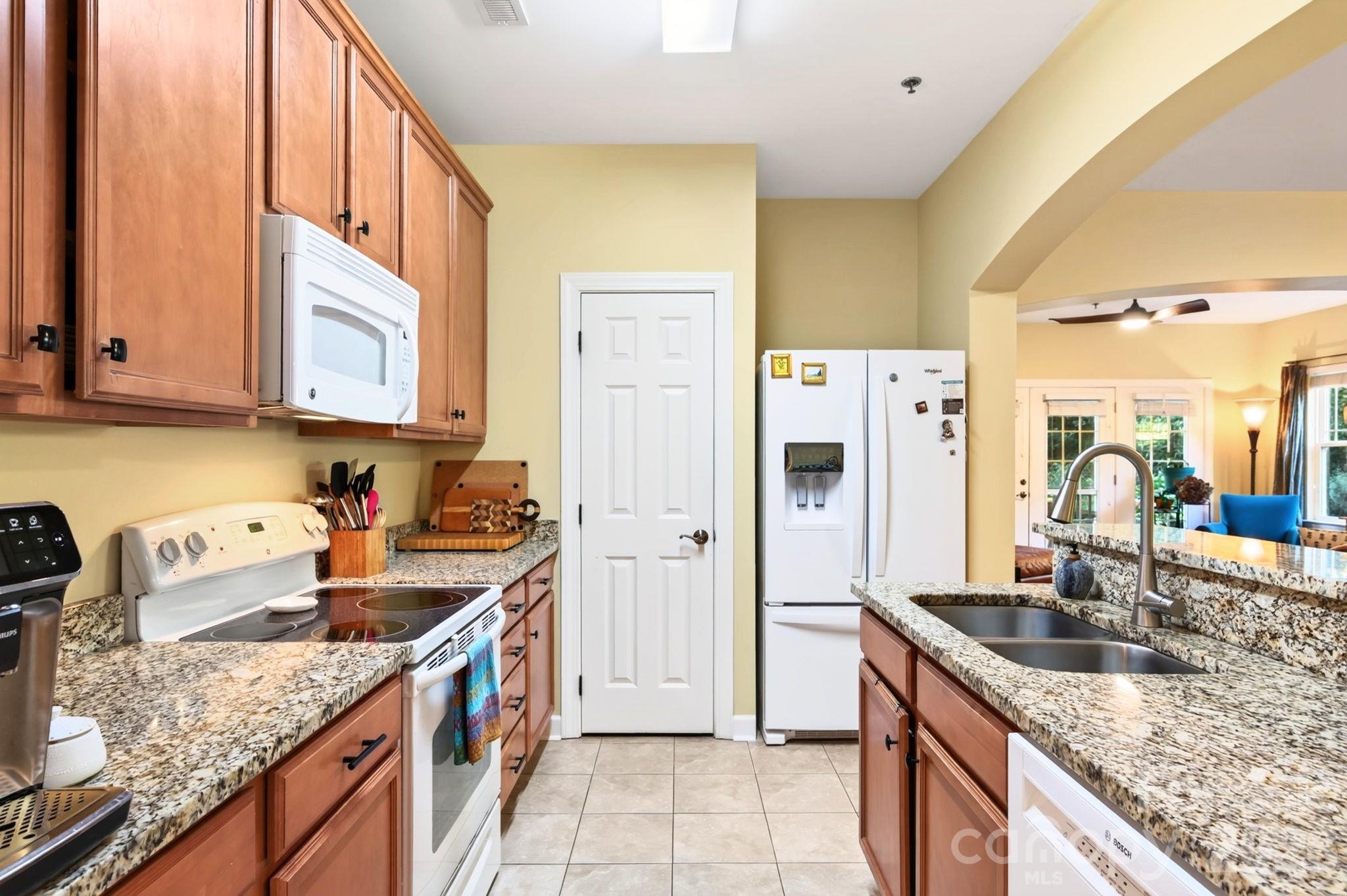 40 Hyannis Drive 203 Property Photo 11