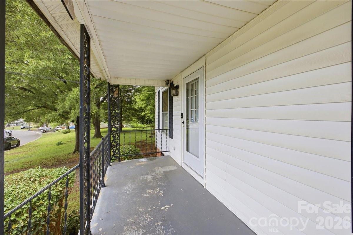 8512 Colgate Circle Property Photo 3