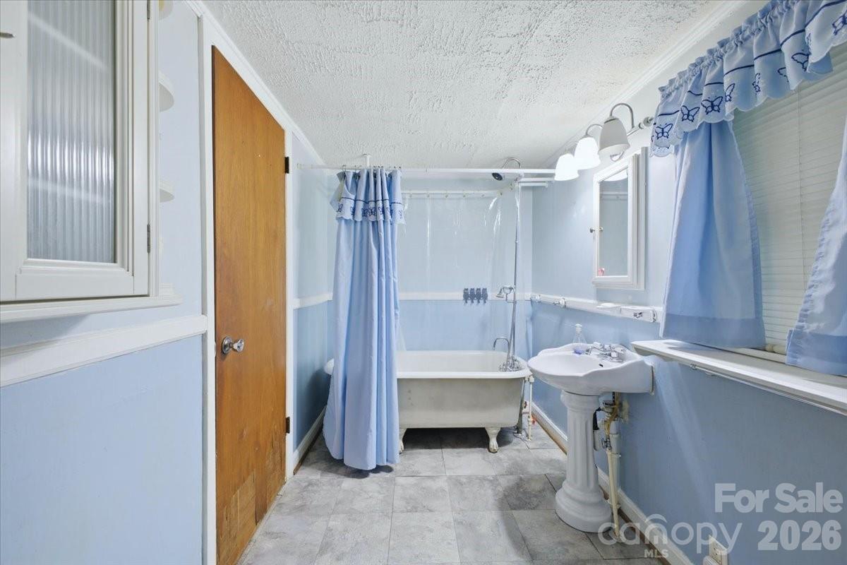 8512 Colgate Circle Property Photo 9