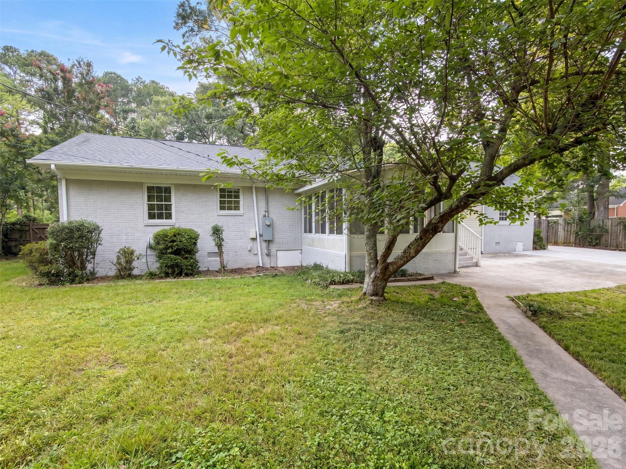 7400 Monroe Road Property Photo 5