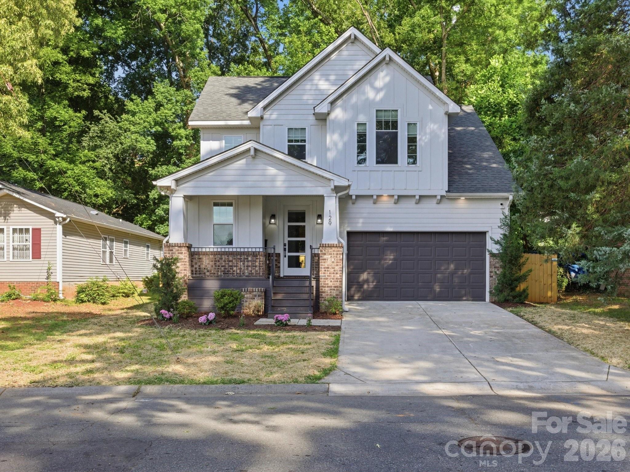 129 S Gardner Avenue Property Photo 1