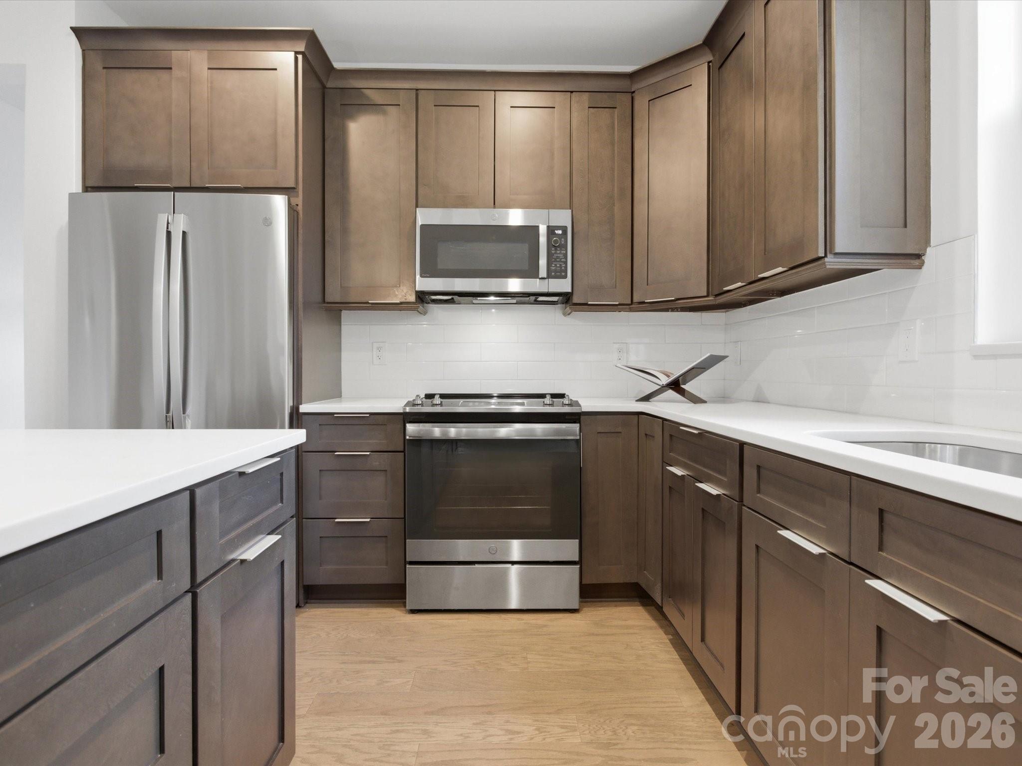 129 S Gardner Avenue Property Photo 14