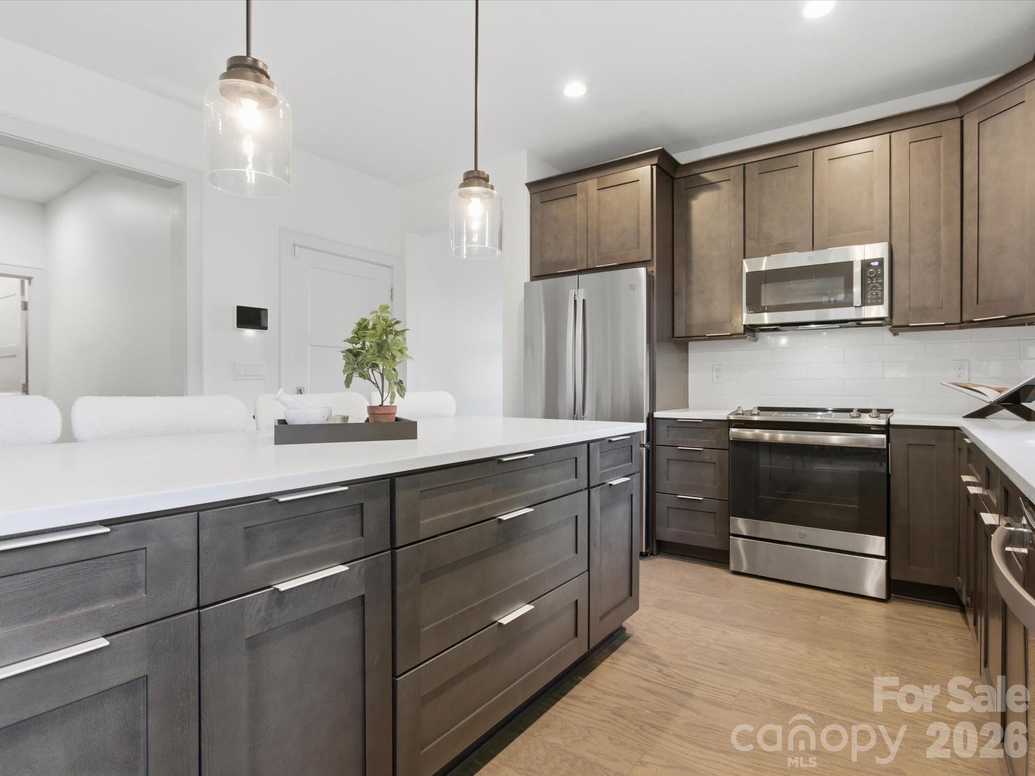 129 S Gardner Avenue Property Photo 15