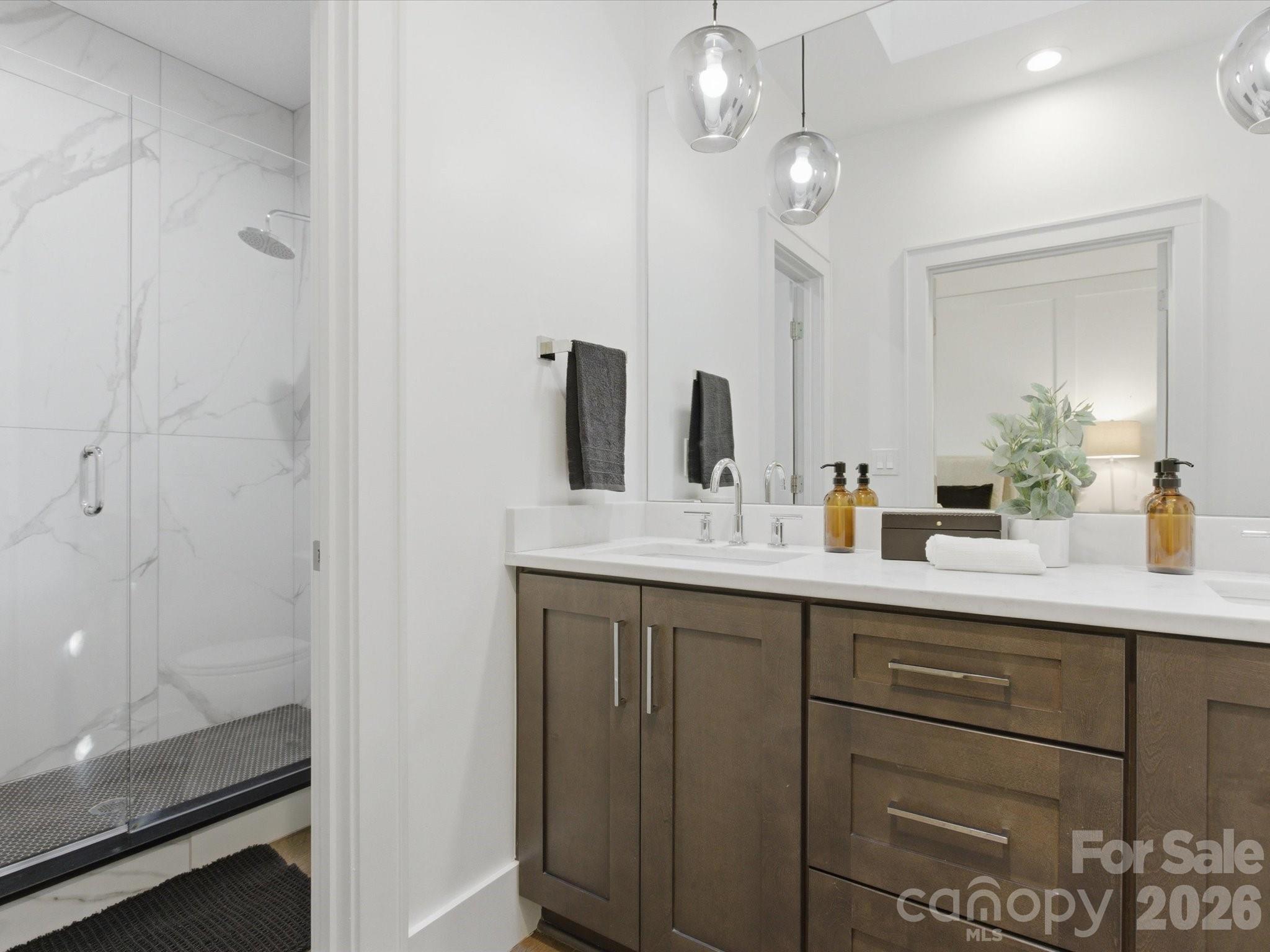 129 S Gardner Avenue Property Photo 19