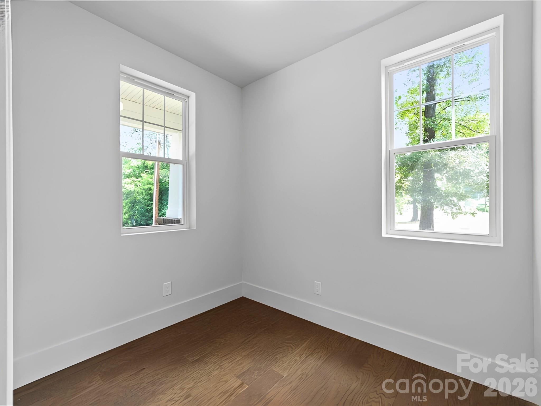 129 S Gardner Avenue Property Photo 24