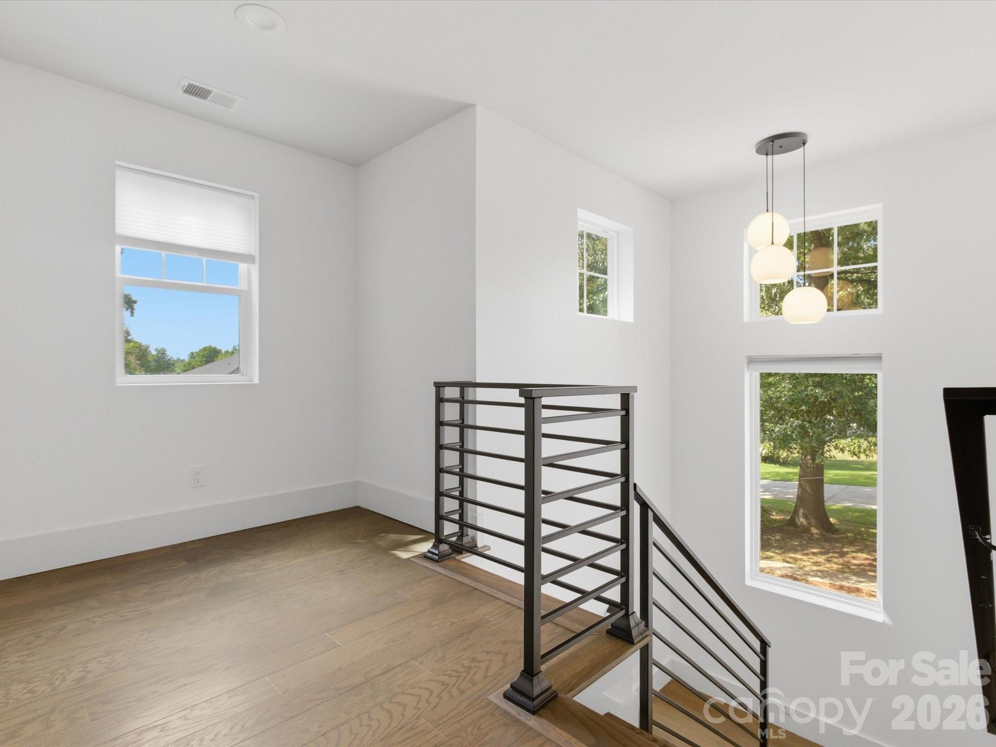 129 S Gardner Avenue Property Photo 26