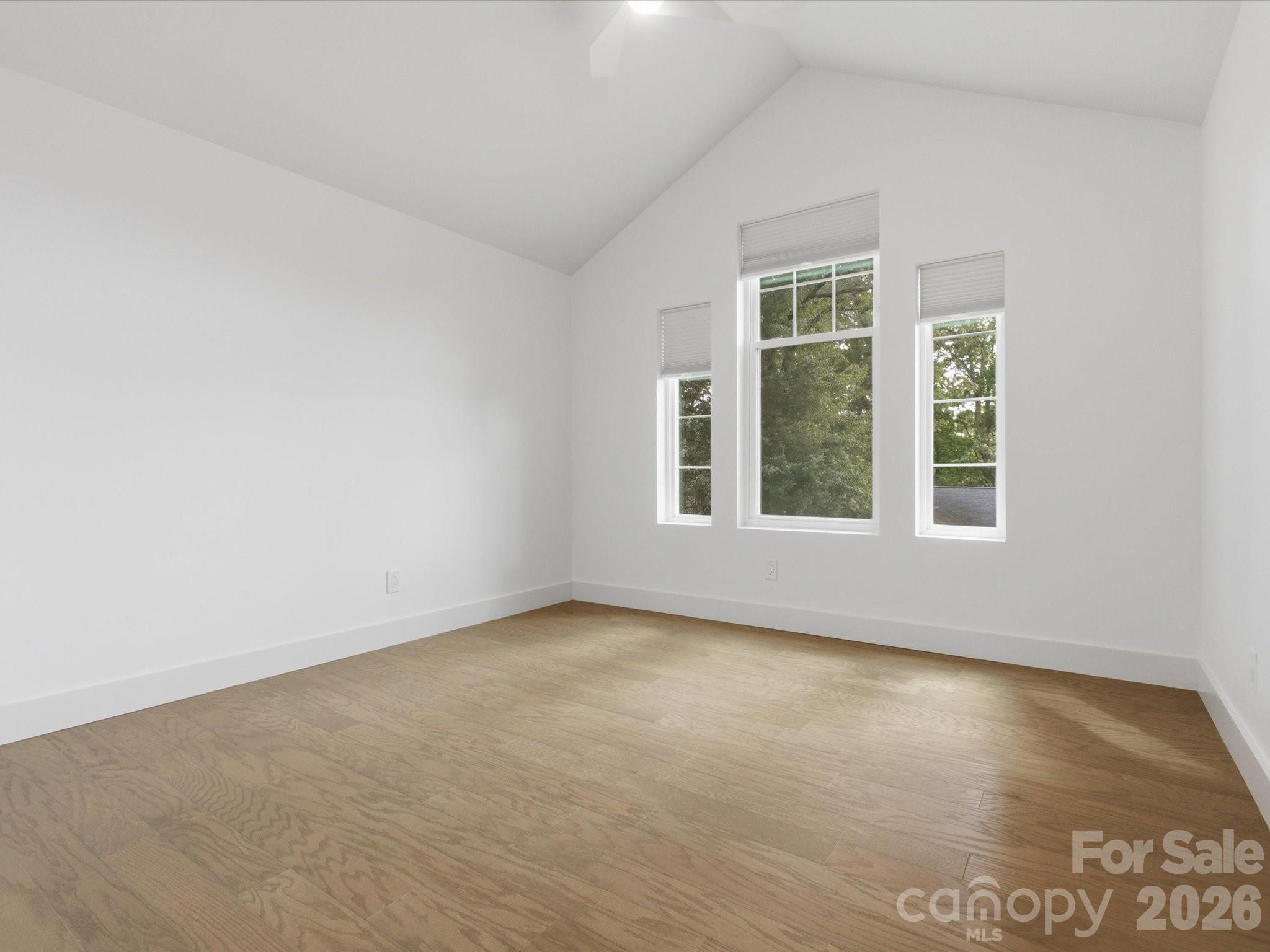 129 S Gardner Avenue Property Photo 28