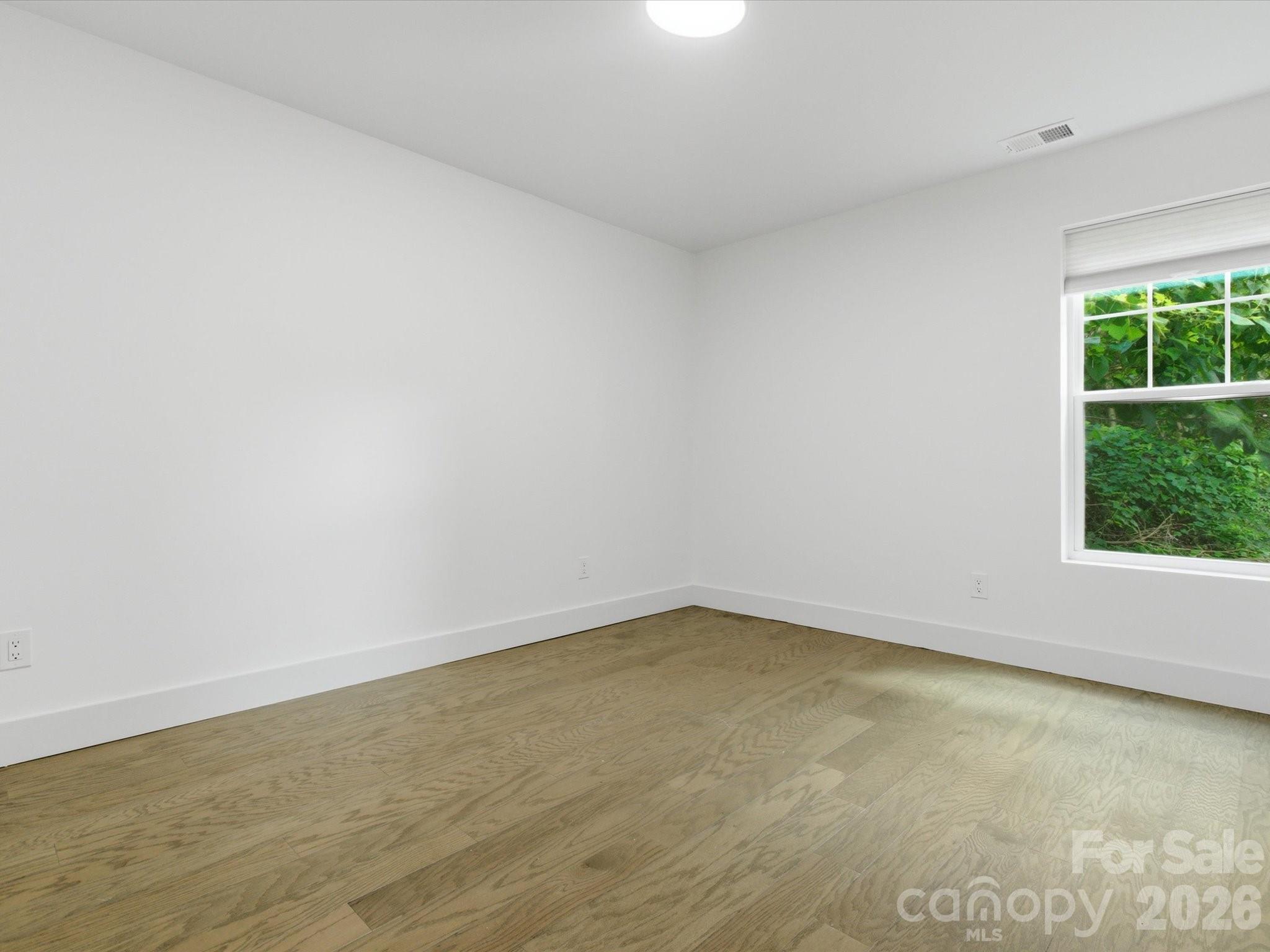 129 S Gardner Avenue Property Photo 29