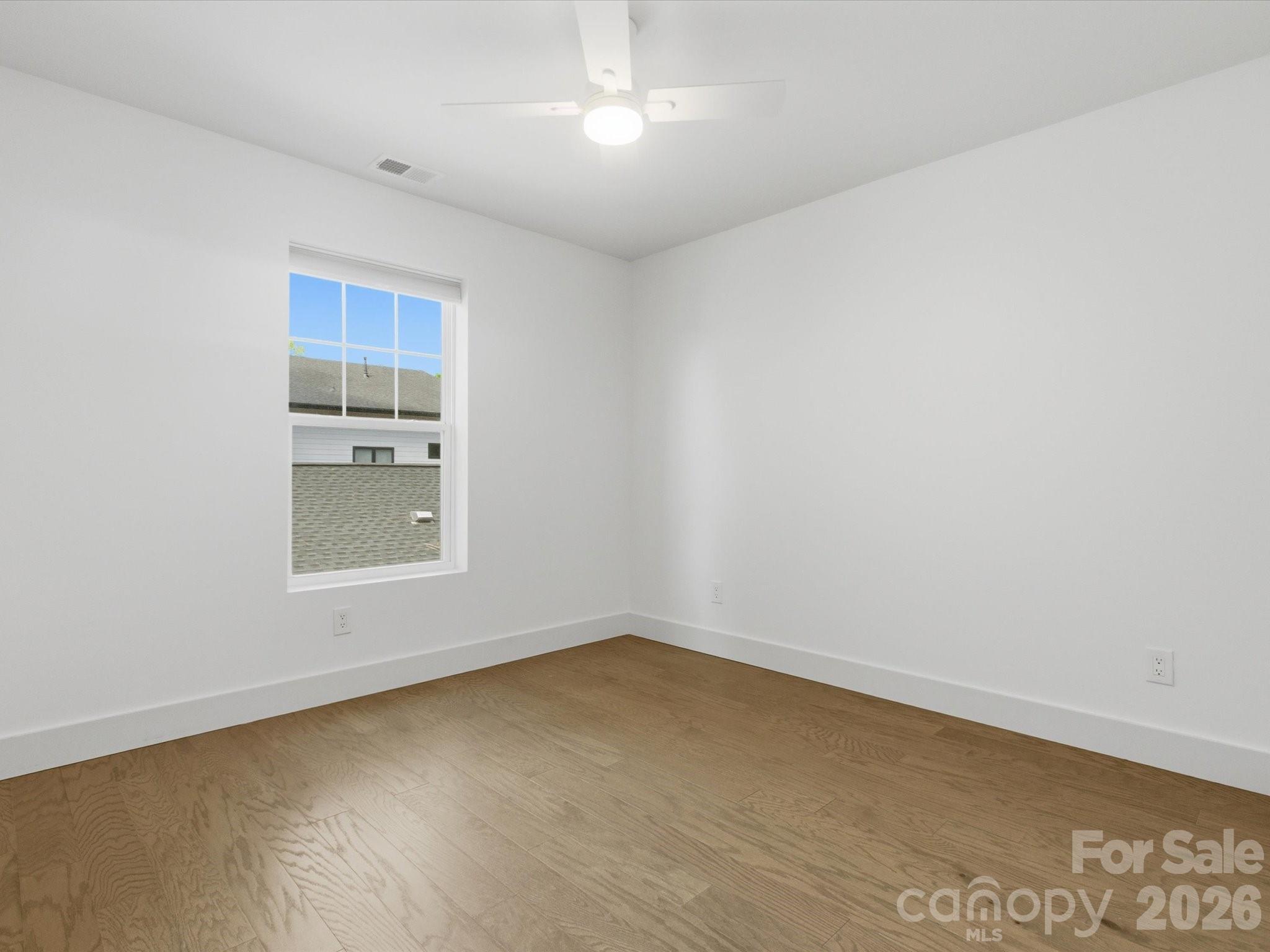 129 S Gardner Avenue Property Photo 31