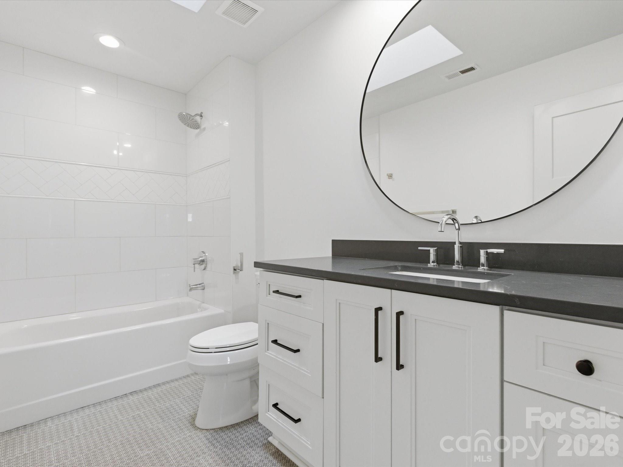 129 S Gardner Avenue Property Photo 33