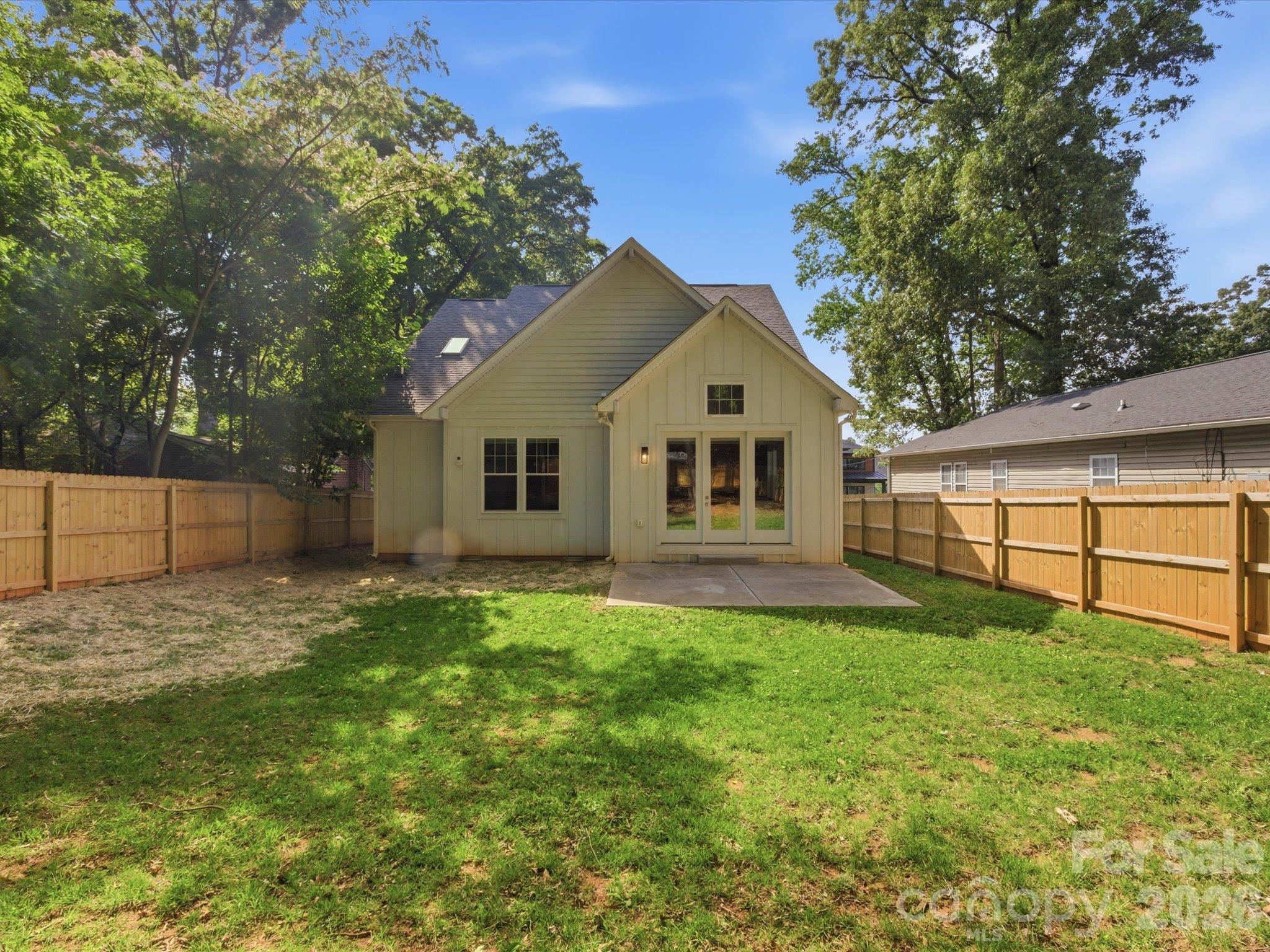 129 S Gardner Avenue Property Photo 33