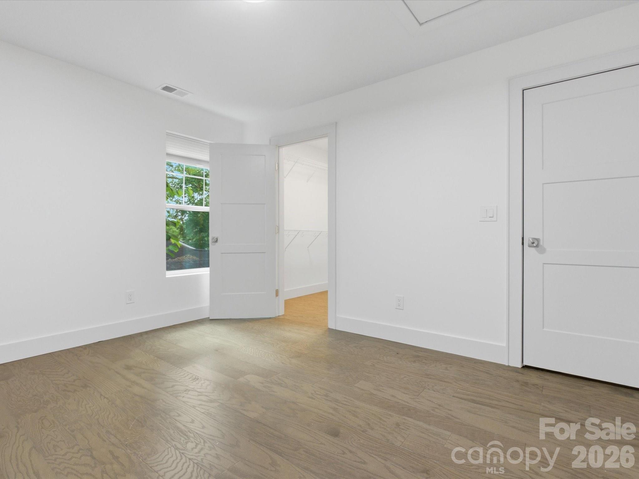 129 S Gardner Avenue Property Photo 34