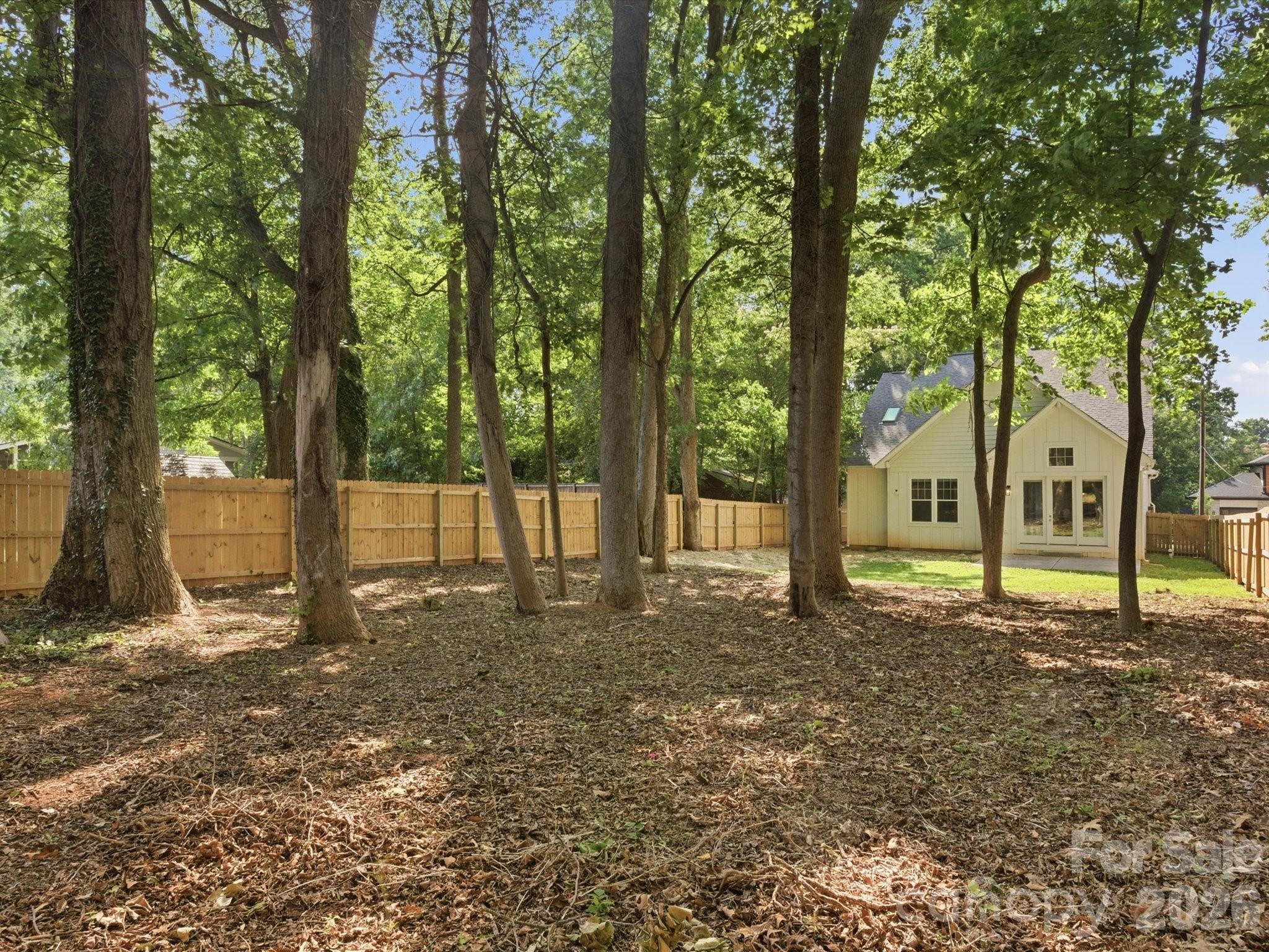 129 S Gardner Avenue Property Photo 37