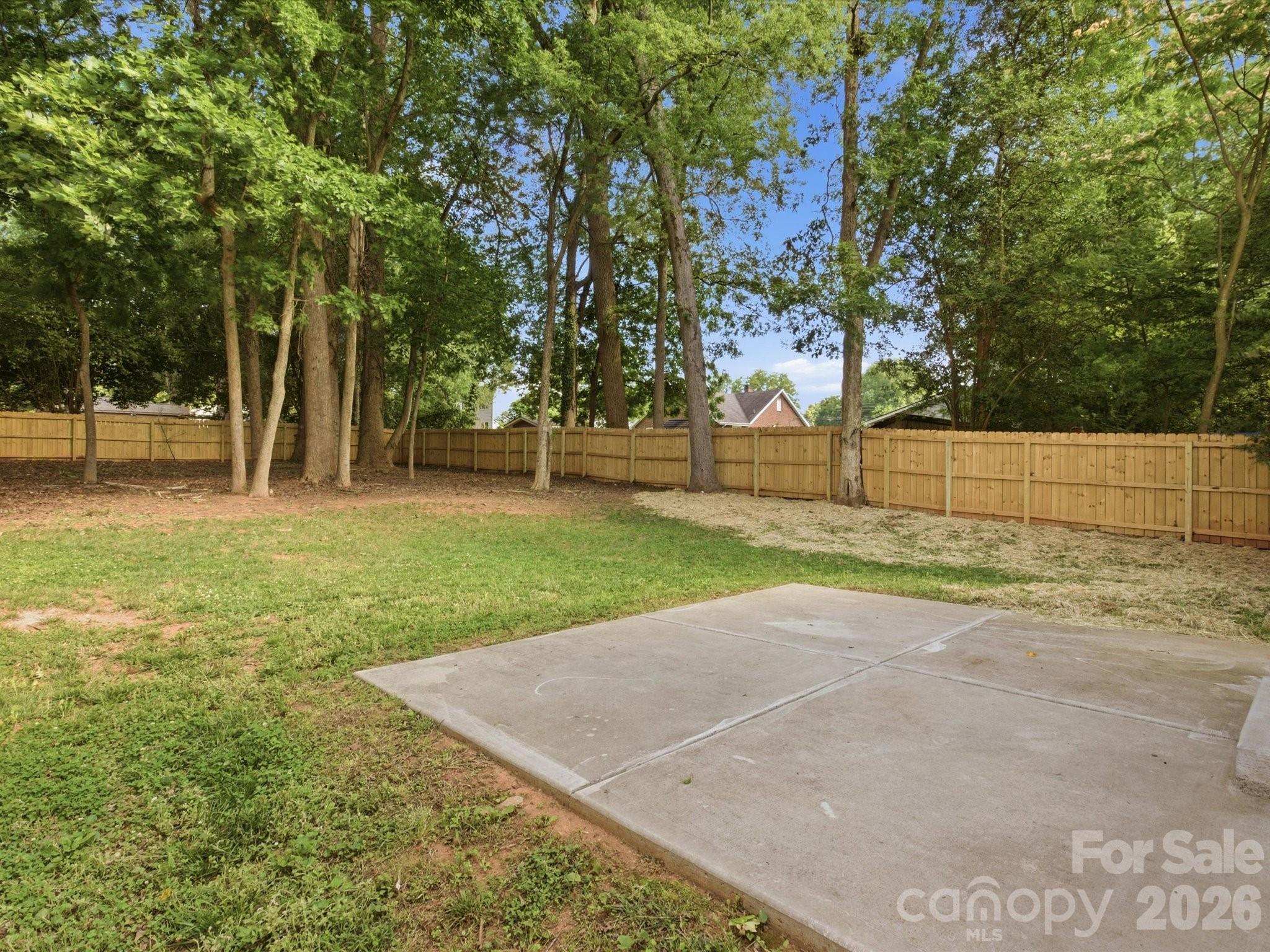129 S Gardner Avenue Property Photo 38