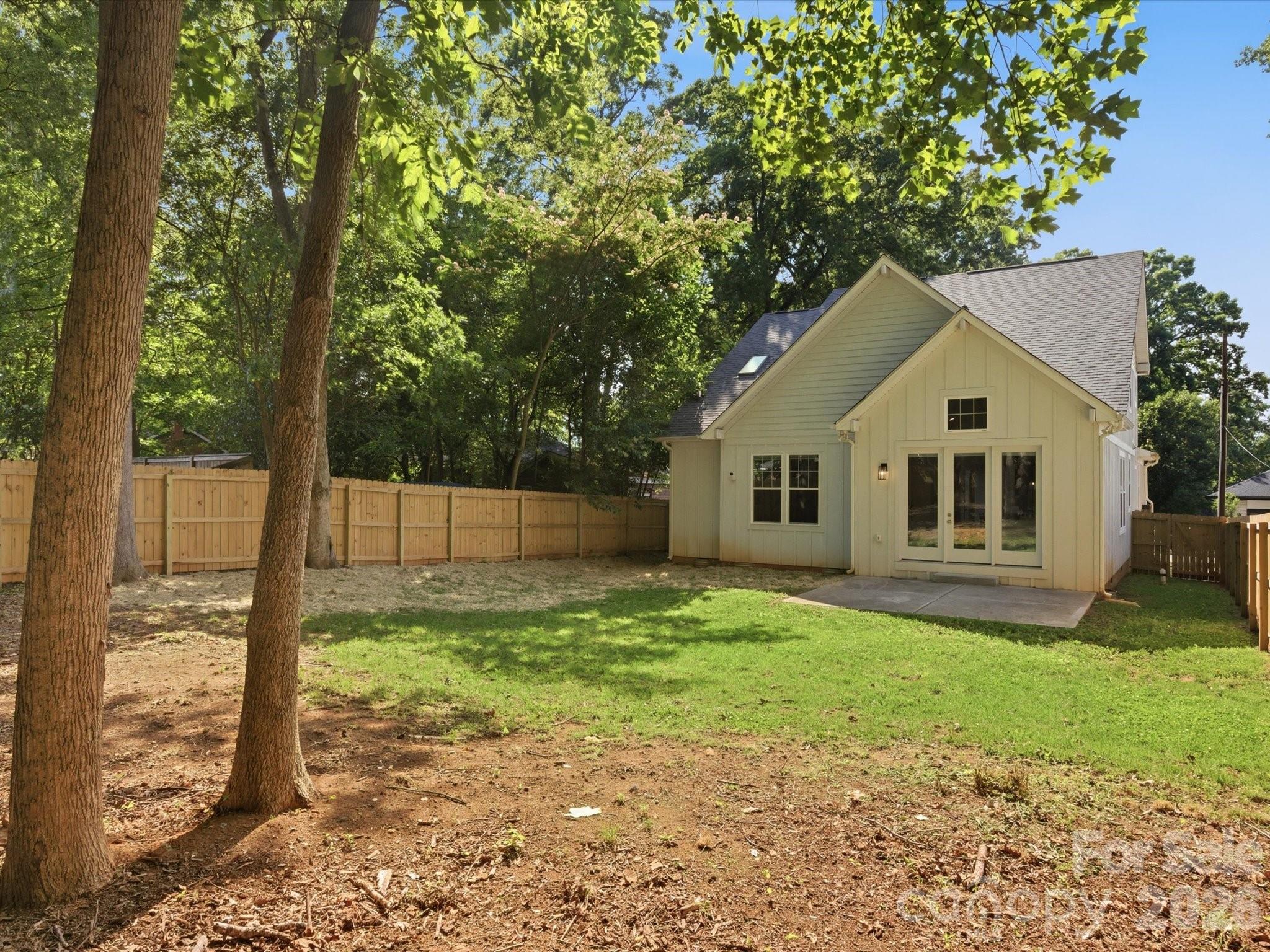 129 S Gardner Avenue Property Photo 39