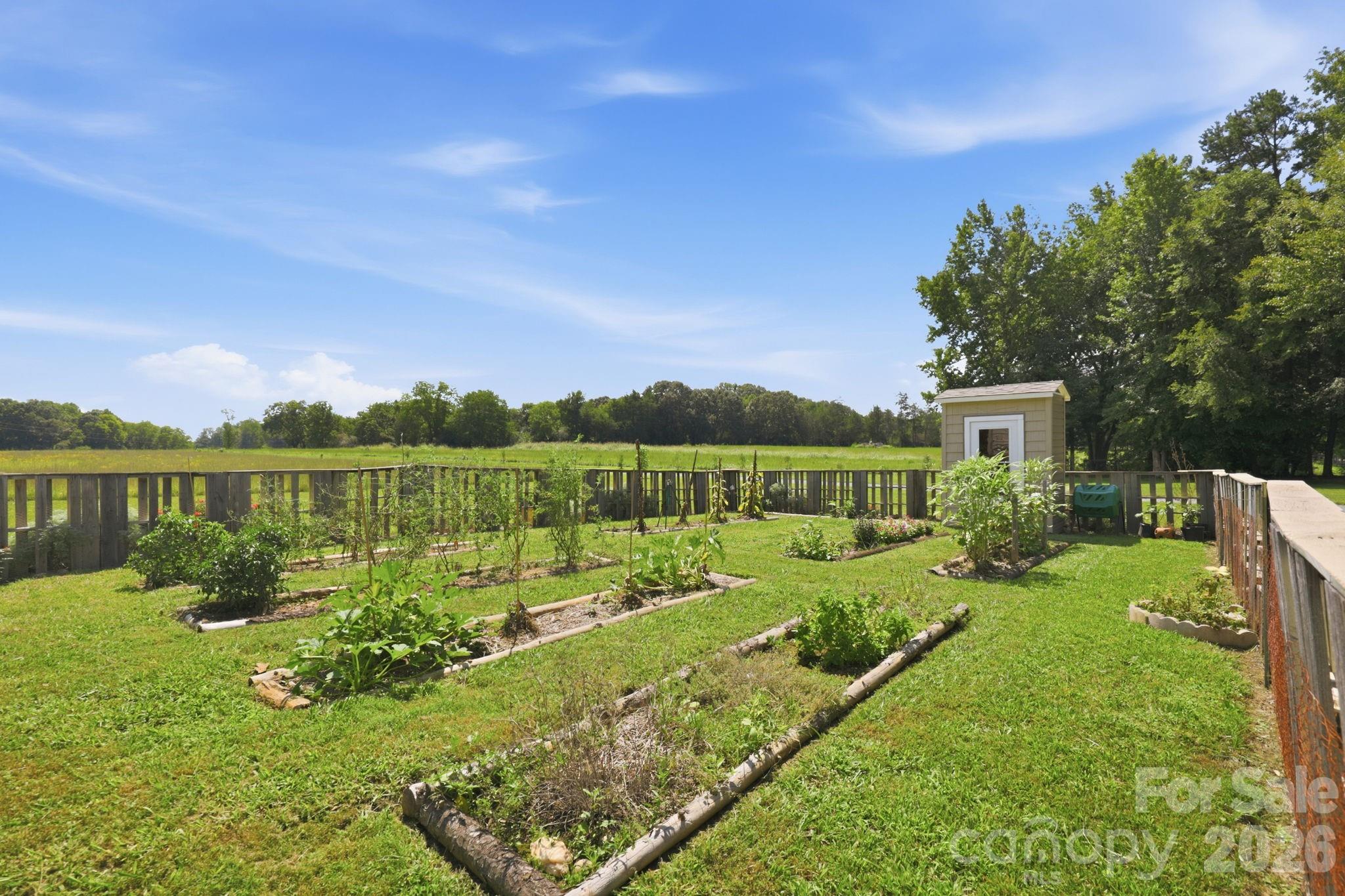 670 & 552 Whitley Road Property Photo 10