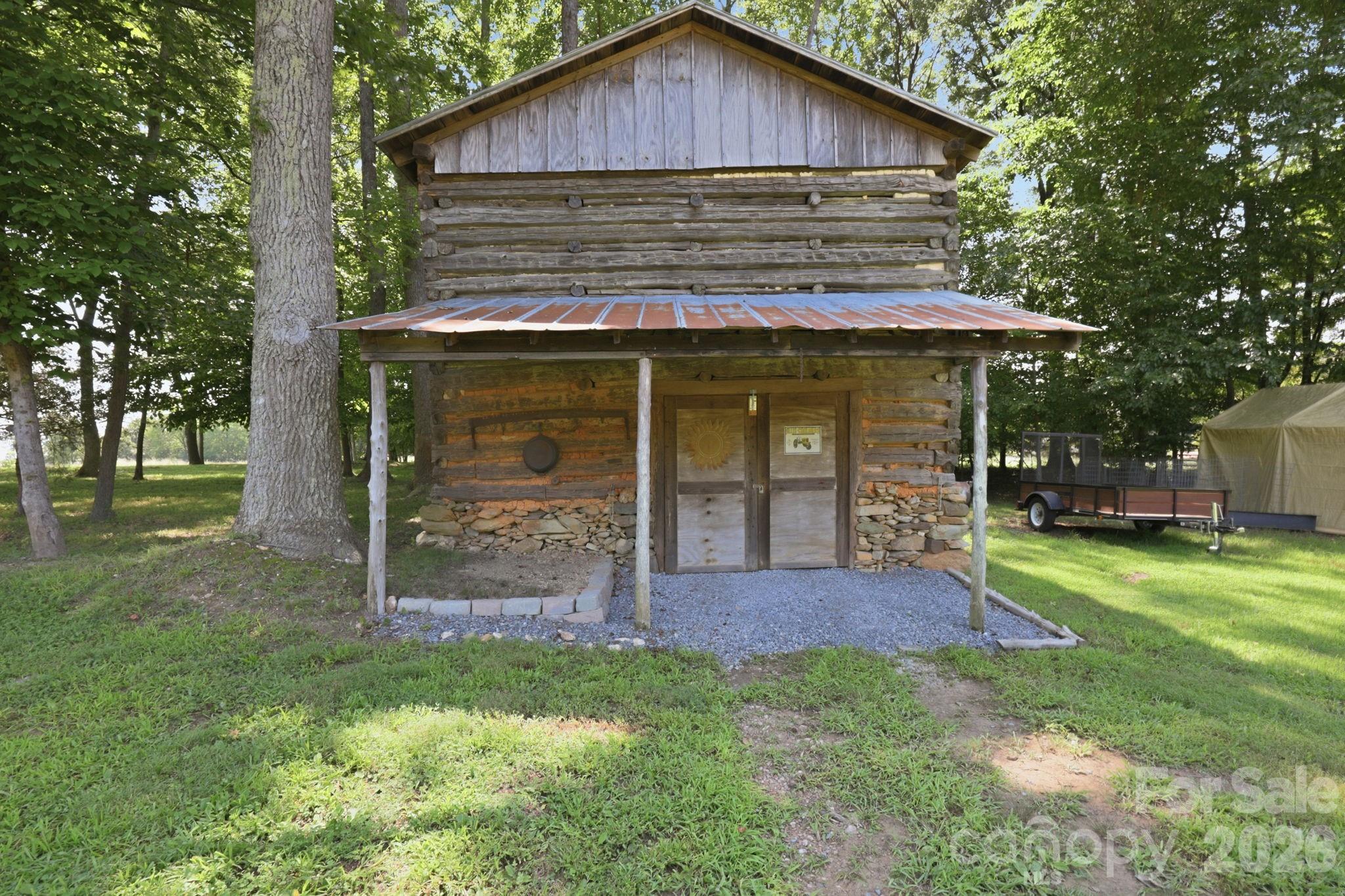 670 & 552 Whitley Road Property Photo 11