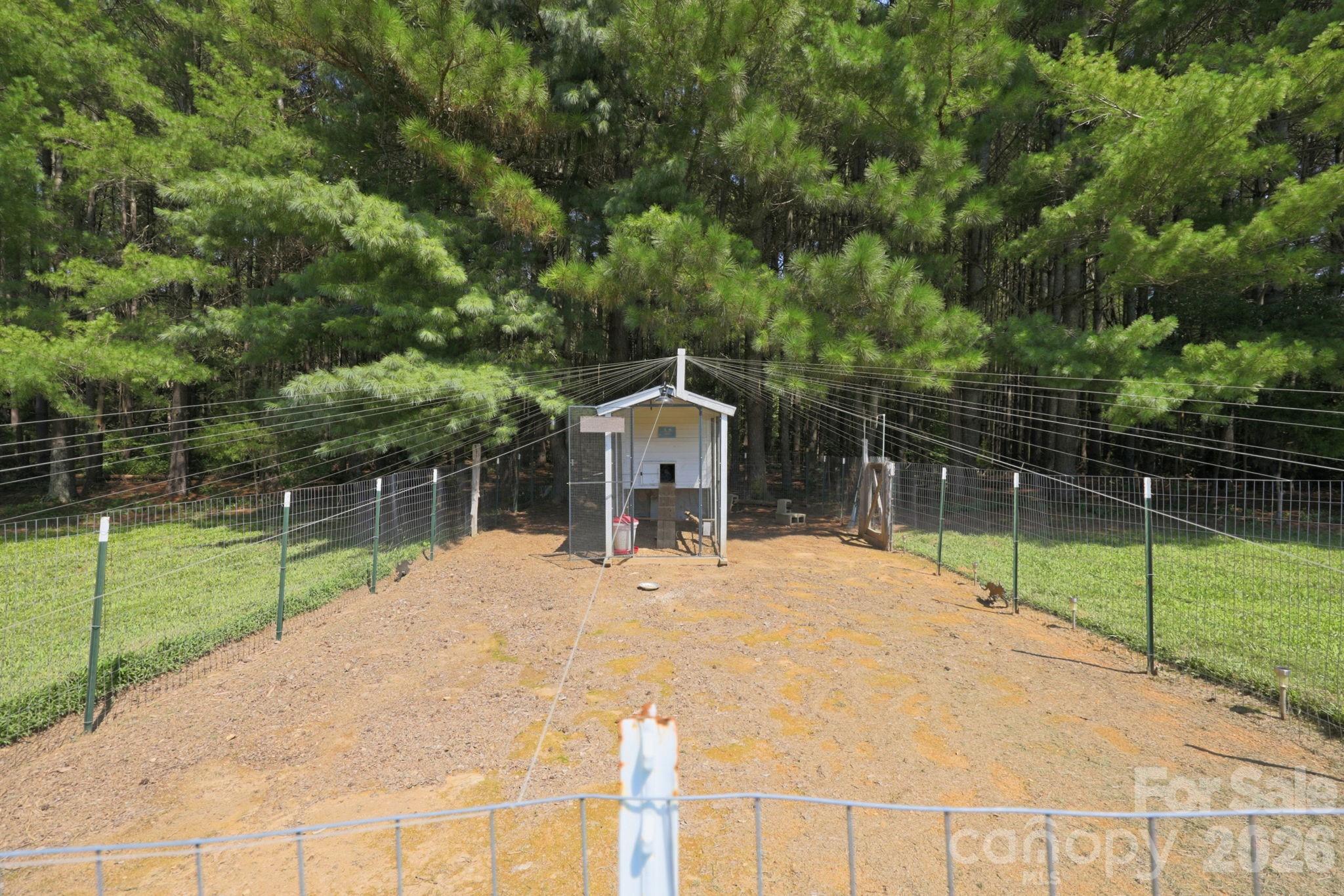 670 & 552 Whitley Road Property Photo 12