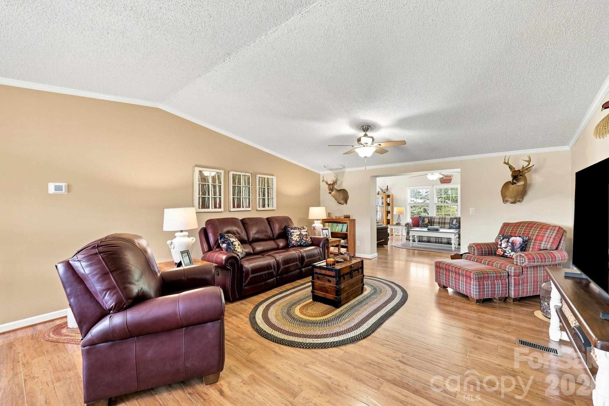 670 & 552 Whitley Road Property Photo 17