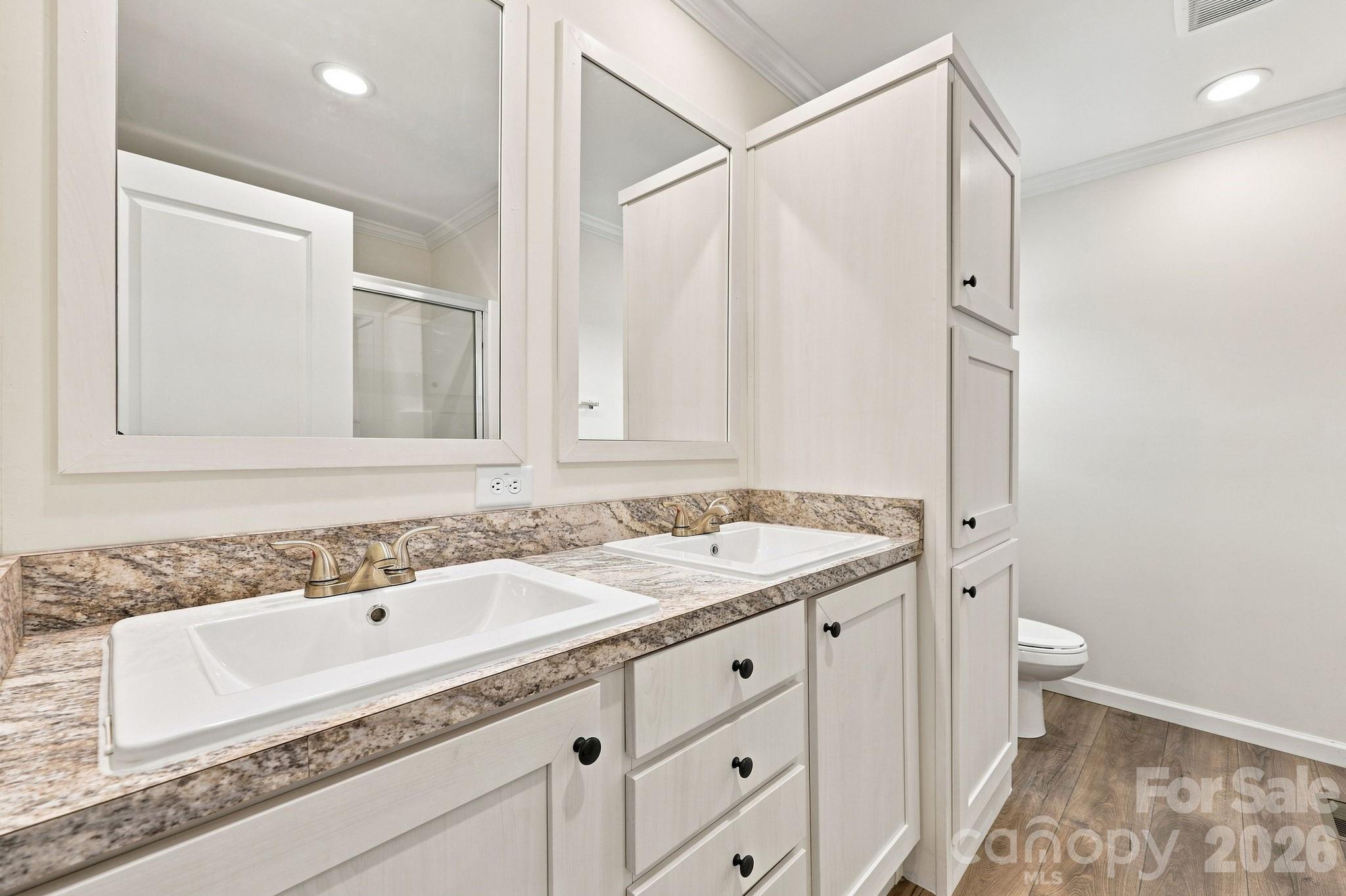 670 & 552 Whitley Road Property Photo 37