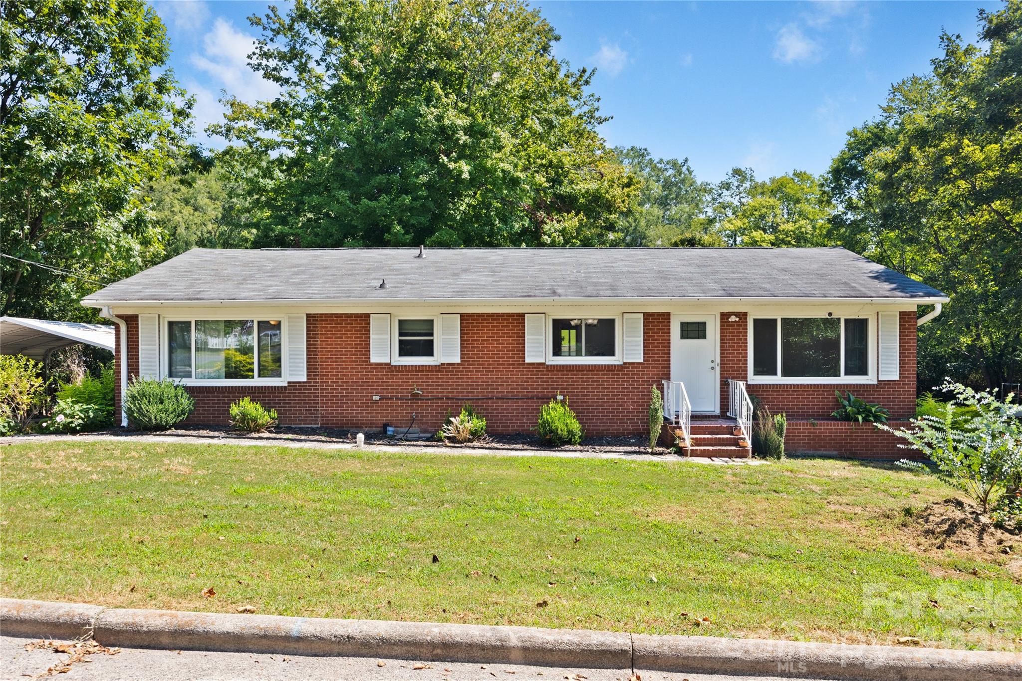 411 Coble Avenue Property Photo 1