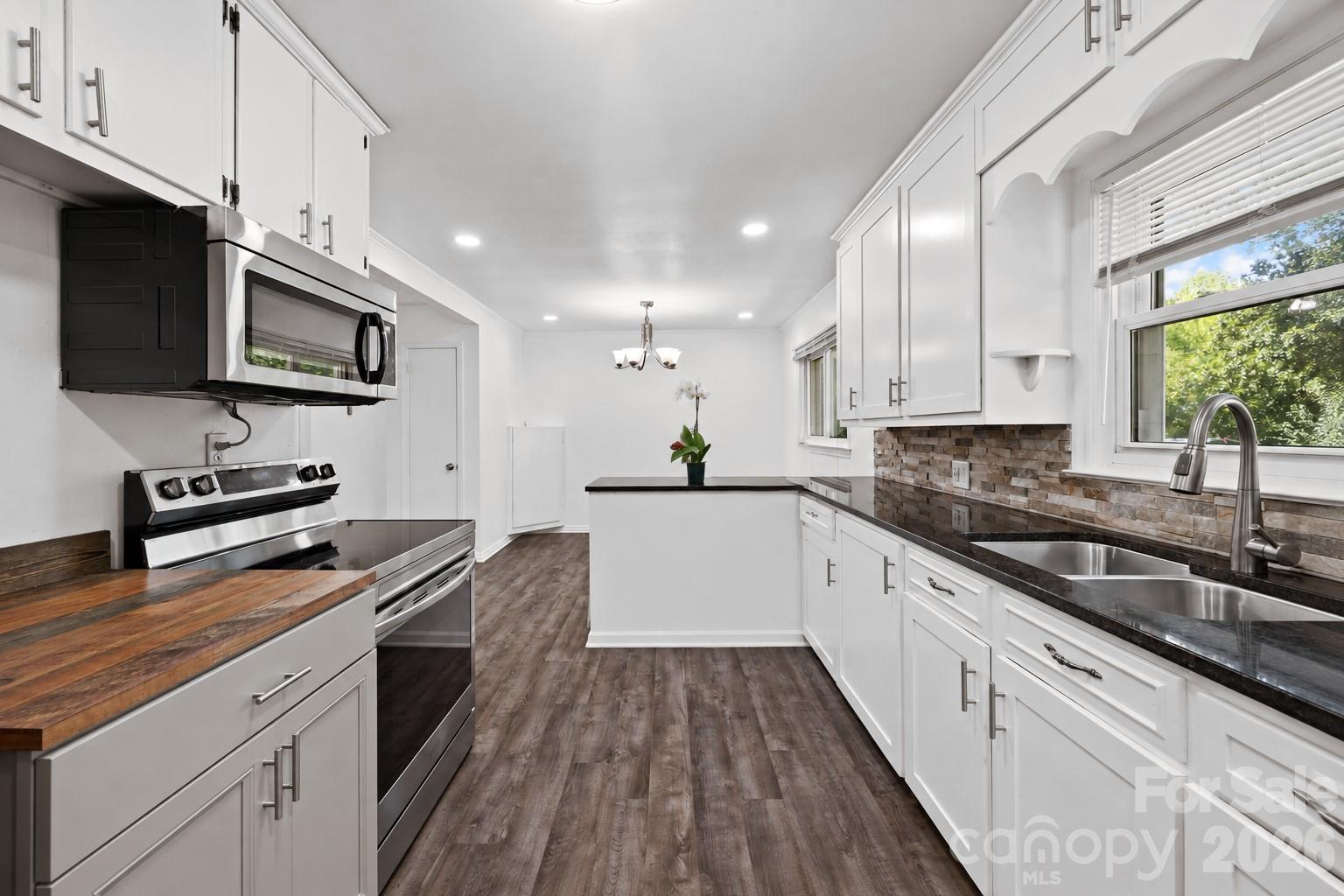 411 Coble Avenue Property Photo 8