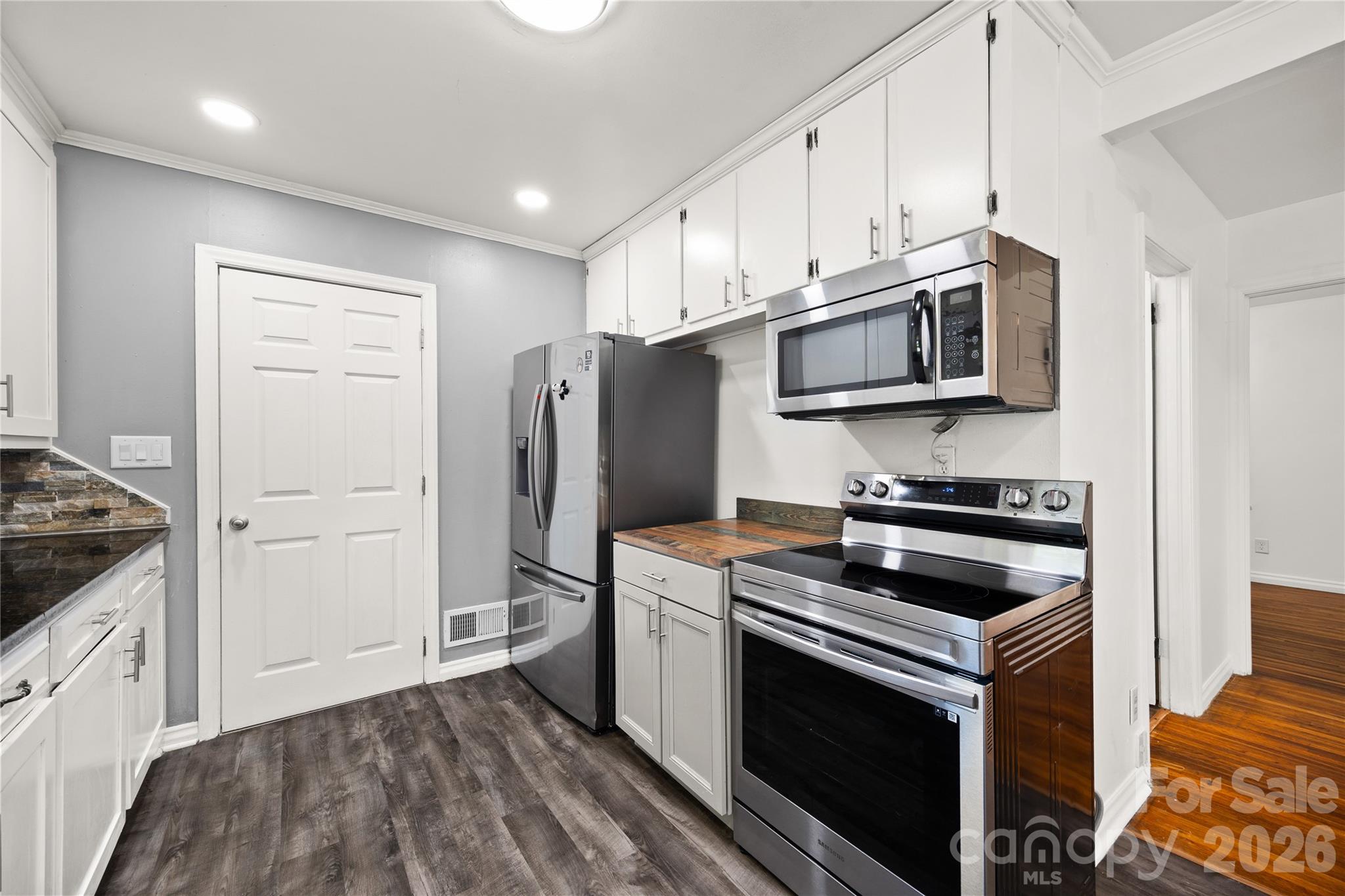 411 Coble Avenue Property Photo 10