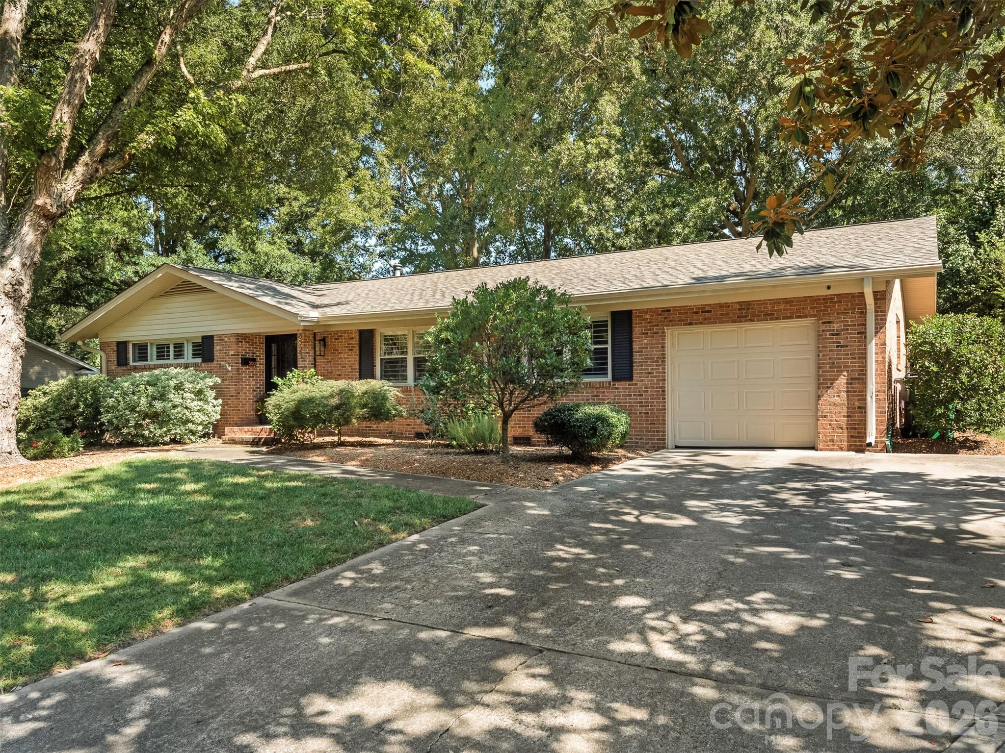 3523 Round Oak Road Property Photo 1