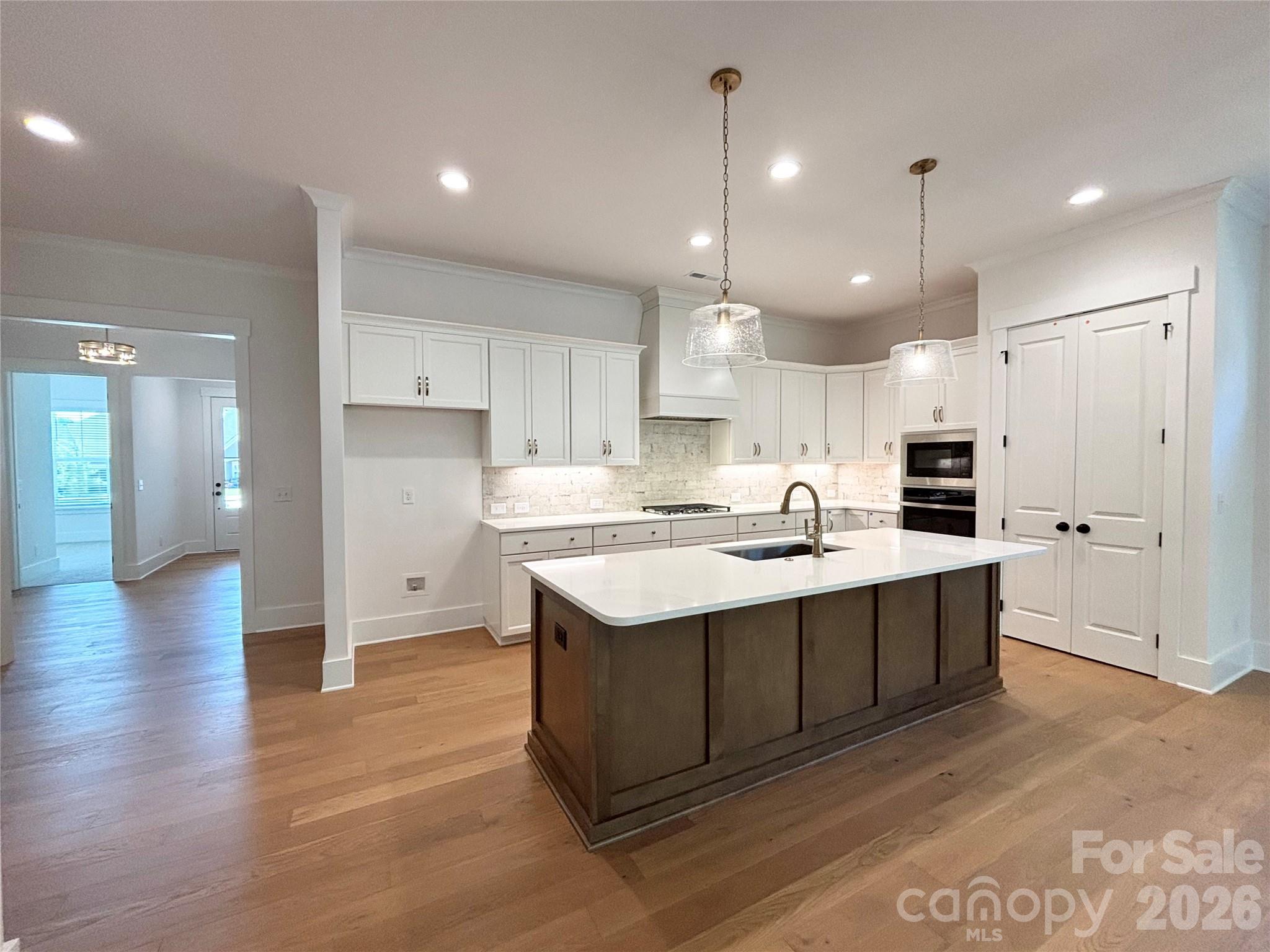 2976 Alveston Drive Property Photo 7